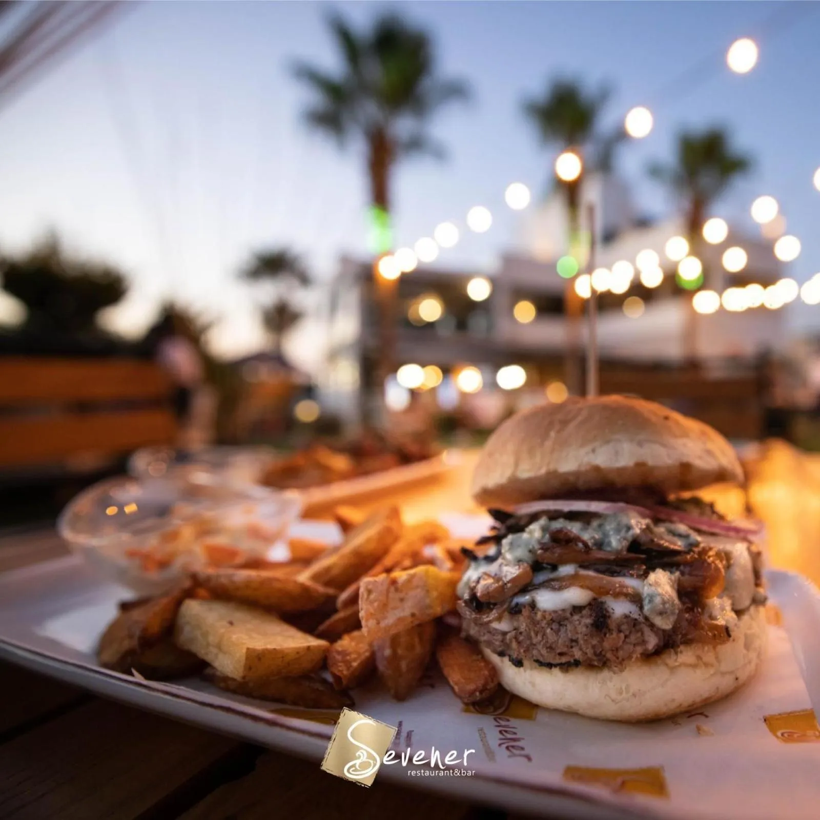 Restaurant/places to eat in Palmonte Suites Hotel & SPA