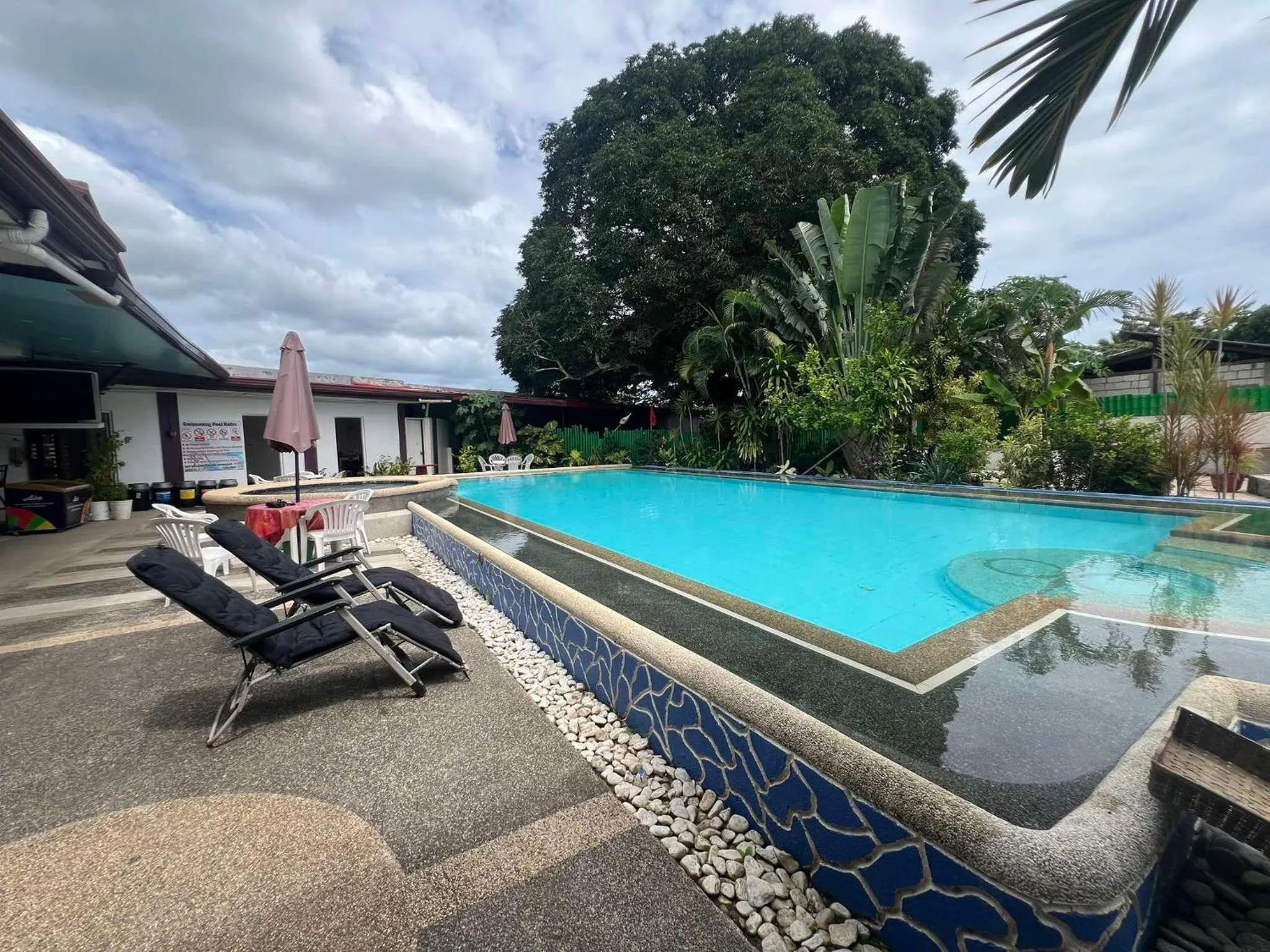 Ice Bear Bar & Tourist Inn