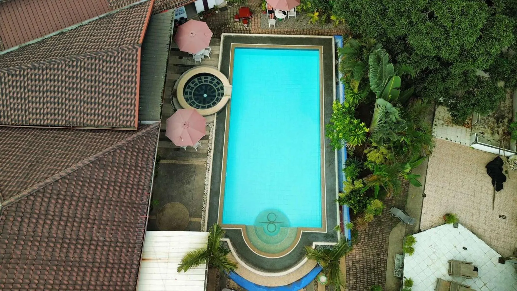 Ice Bear Bar & Tourist Inn