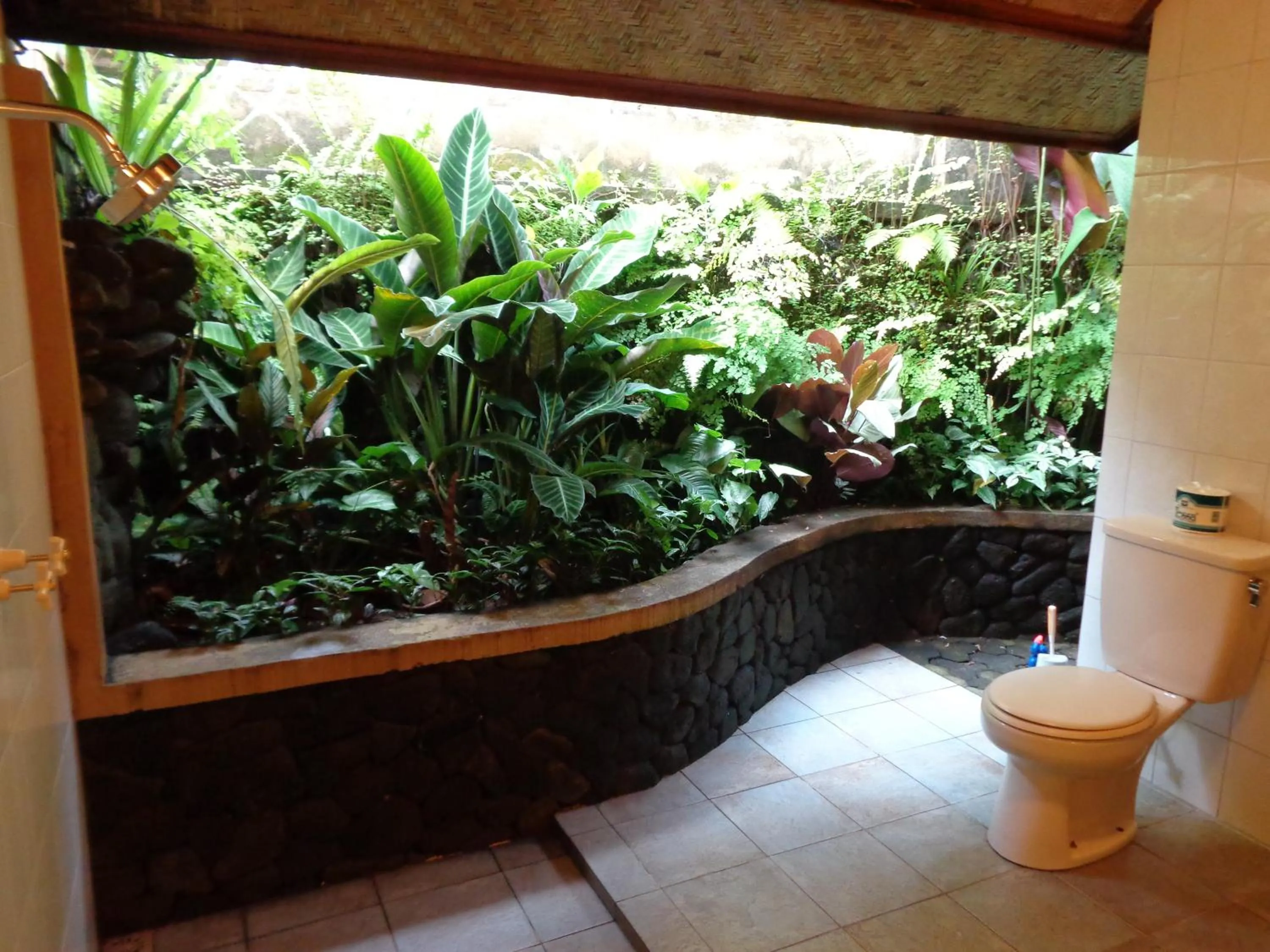 Bathroom in Klub Kokos Bungalows