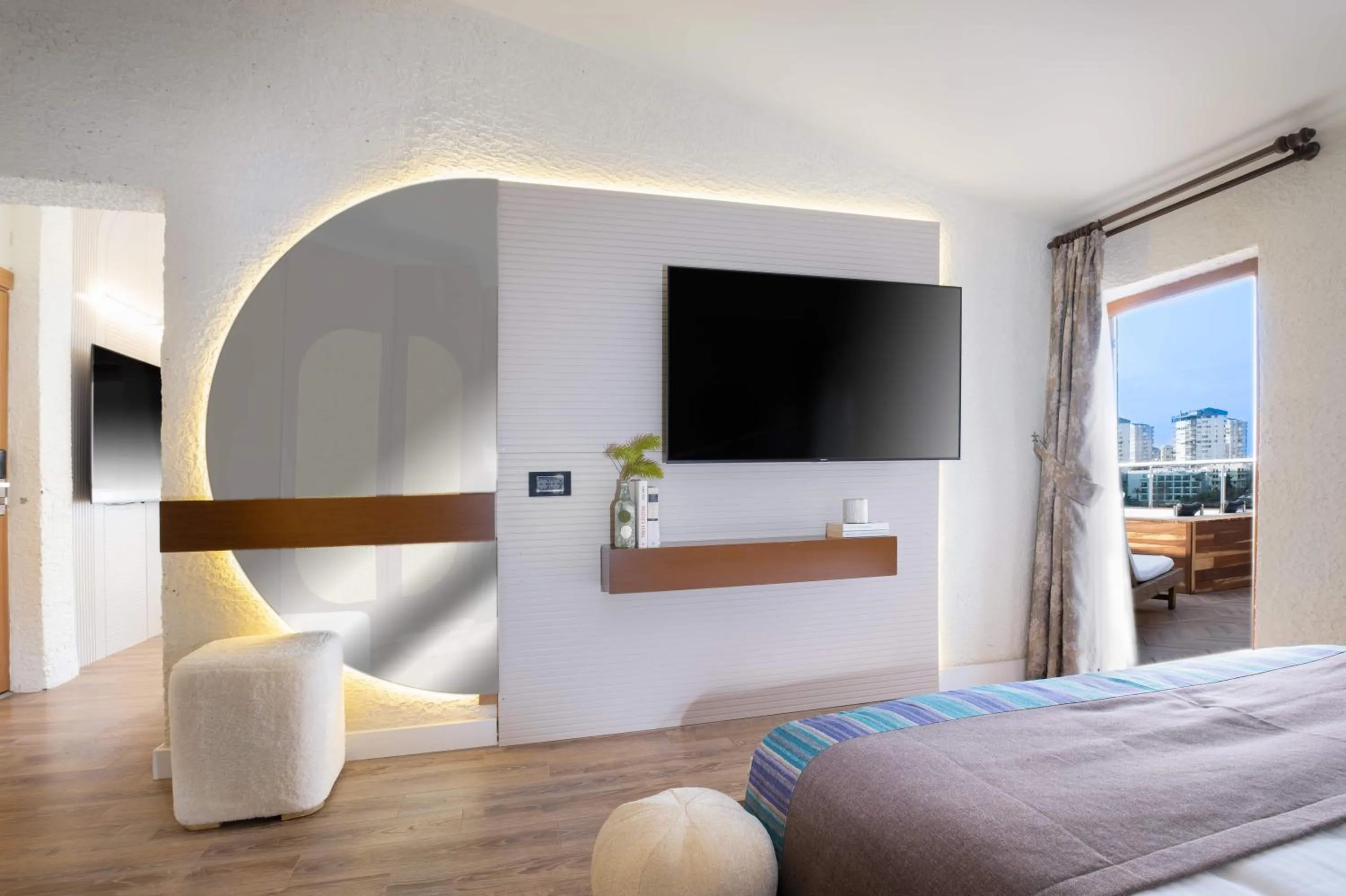 TV and multimedia, Bed in Qinn Hotel