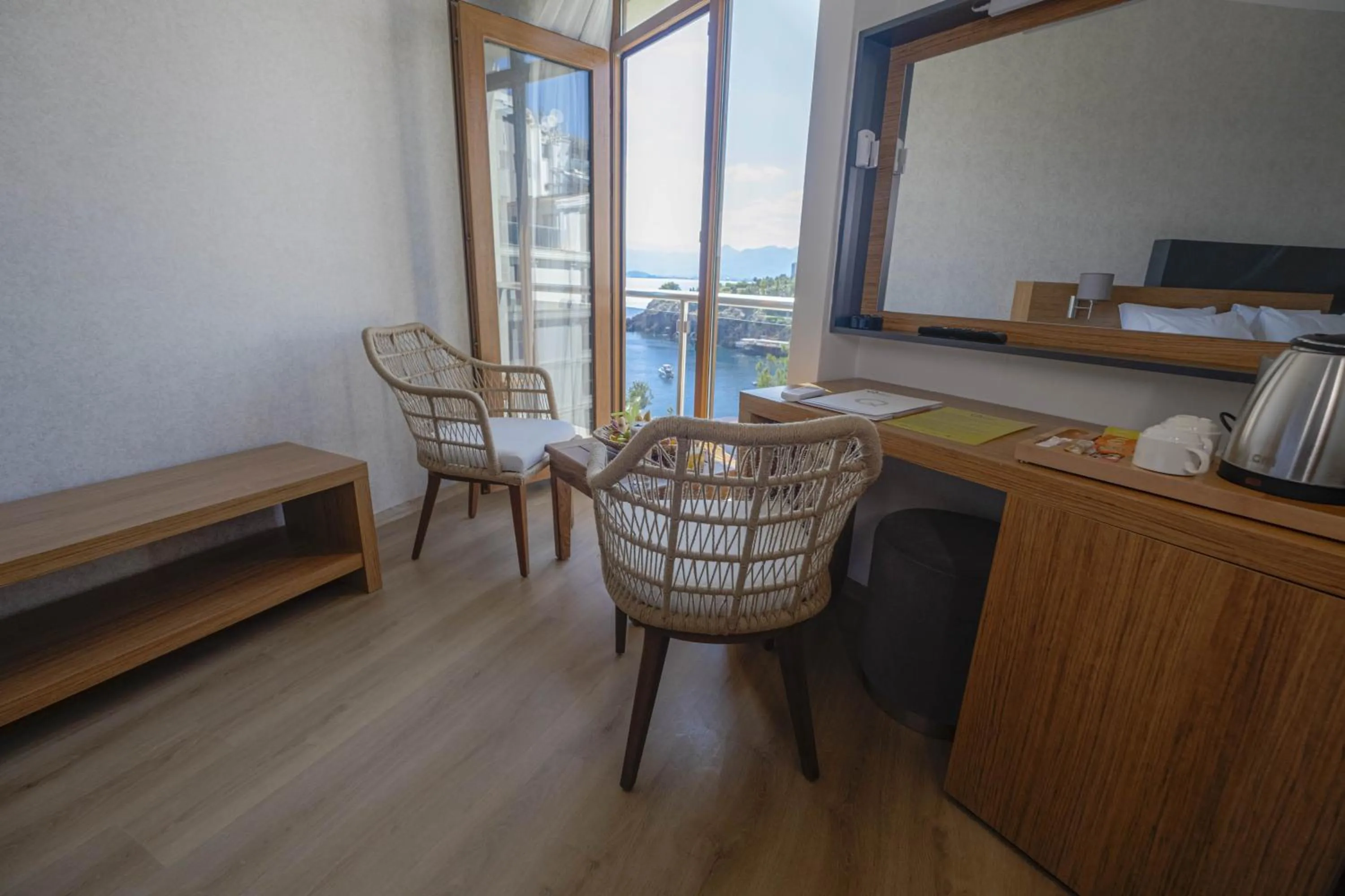 hair dresser in Qinn Hotel