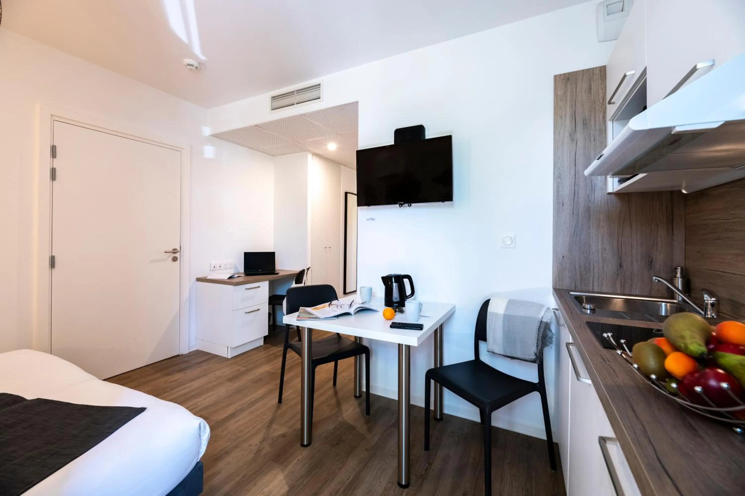 TV and multimedia in Lagrange Apart Hôtel Mulhouse Saint Sauveur