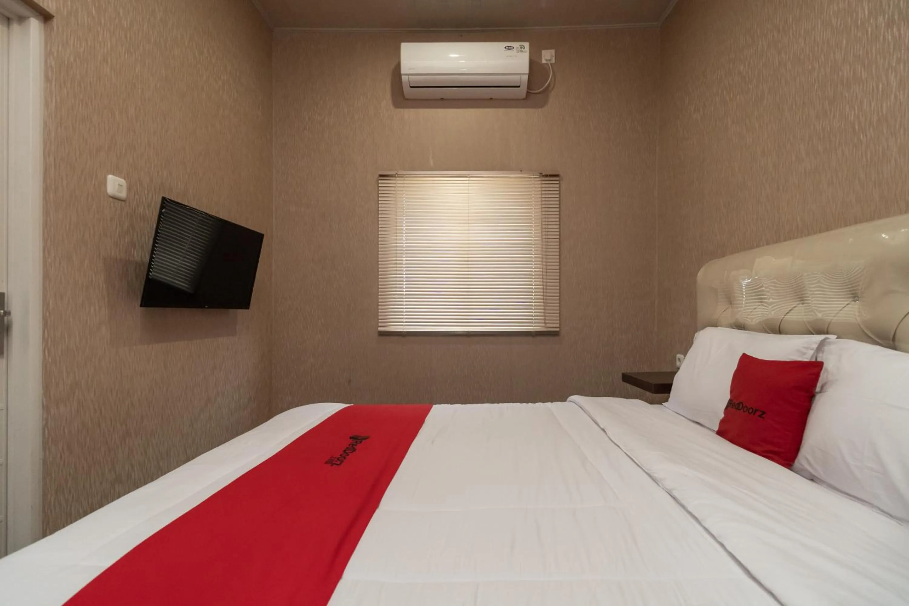 Bed in RedDoorz @ Jalan Srikandi Pekanbaru