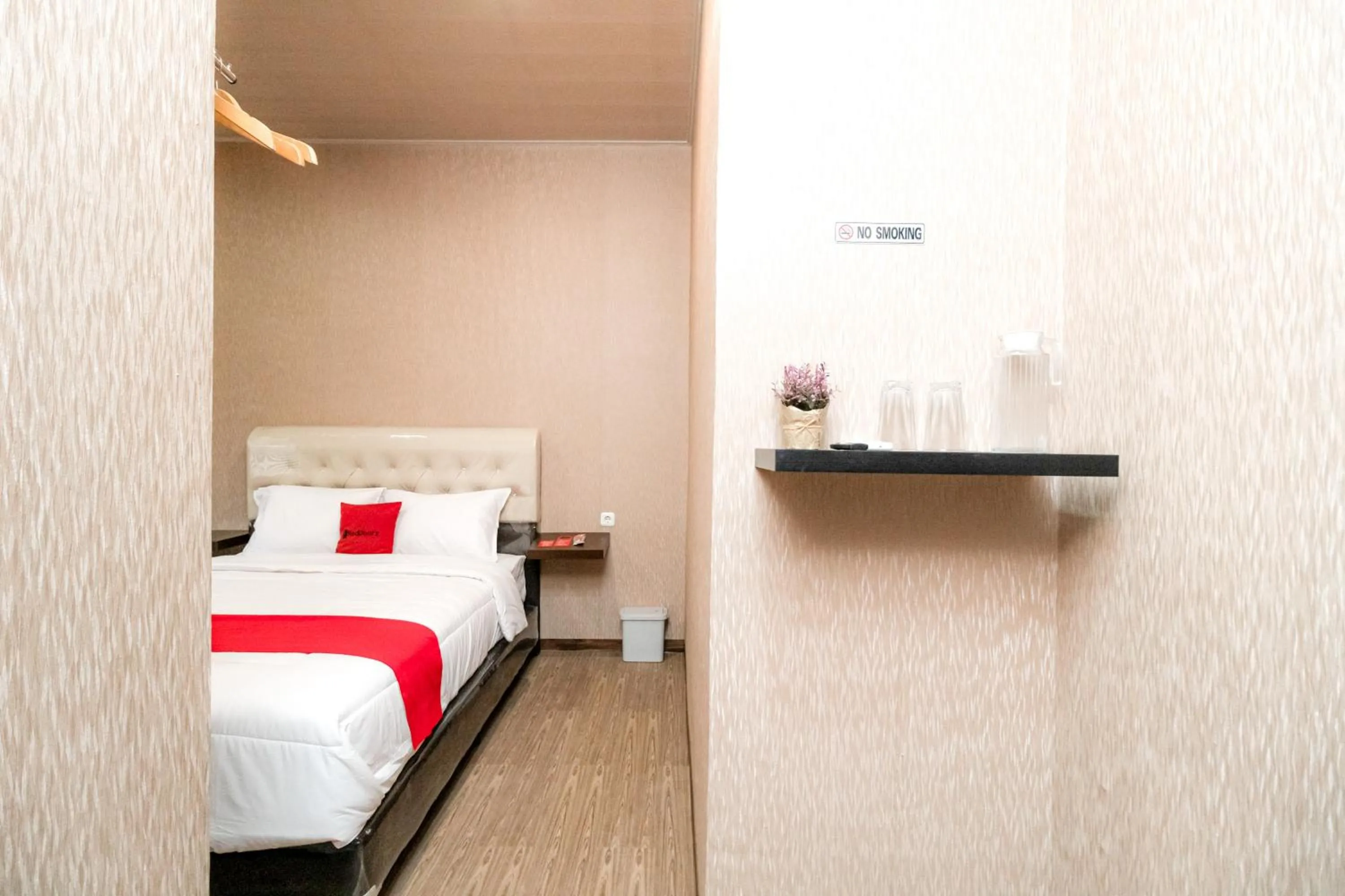 Bedroom, Bed in RedDoorz @ Jalan Srikandi Pekanbaru