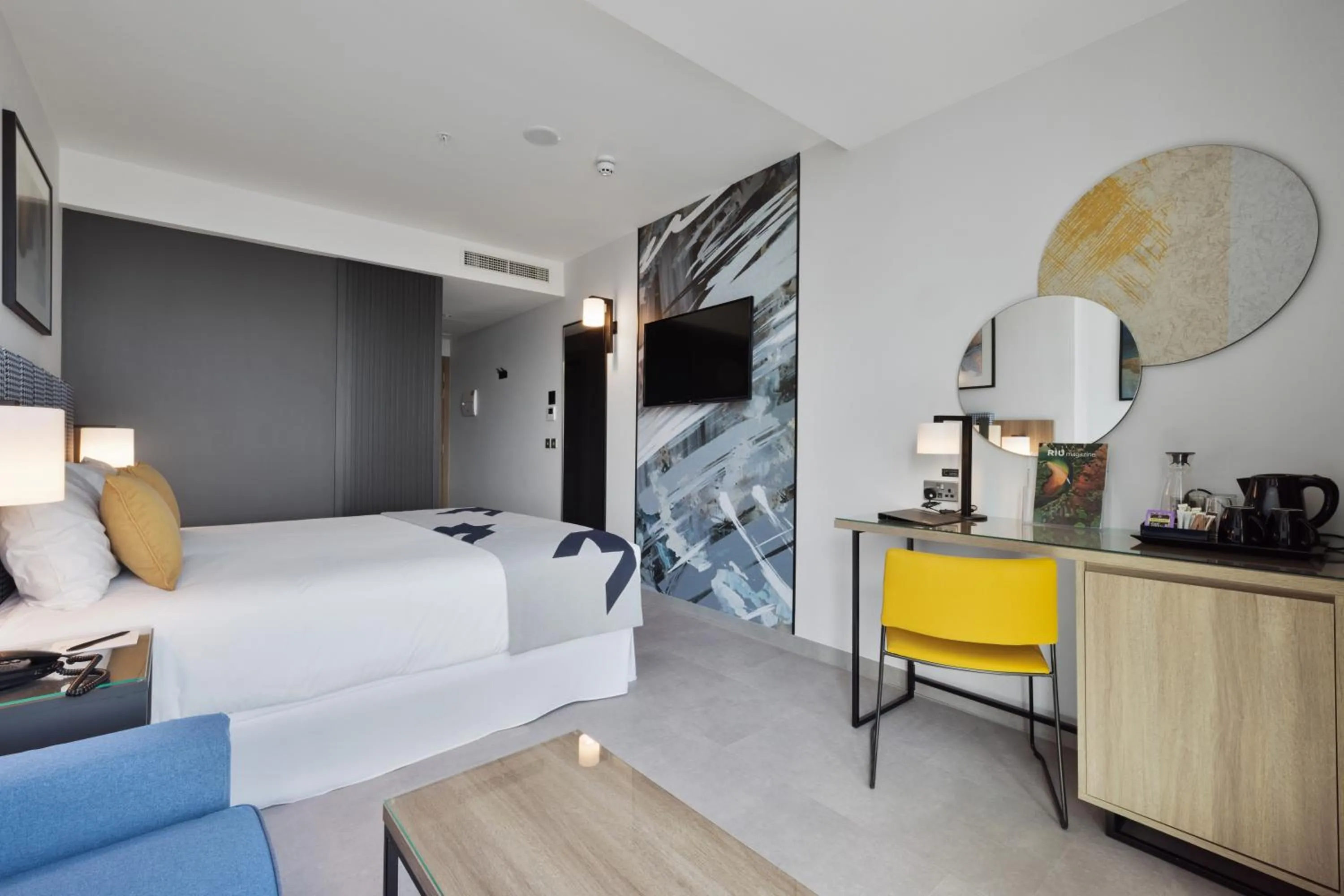 TV and multimedia, Bed in Riu Plaza London Victoria