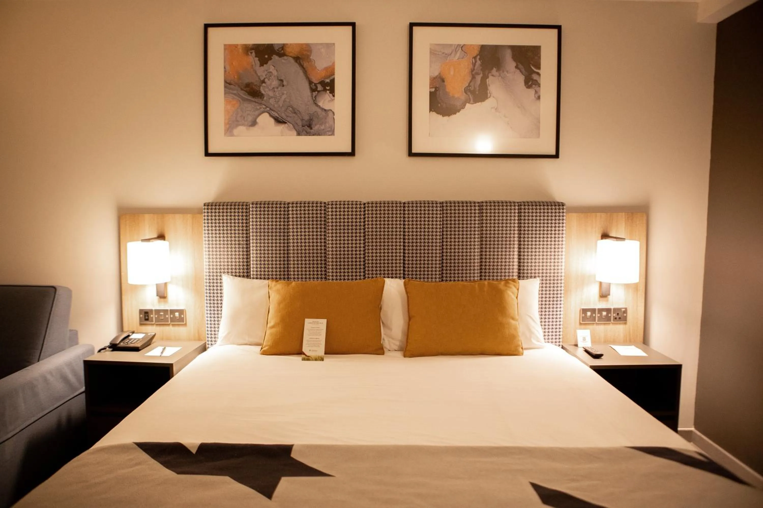 Bedroom, Bed in Riu Plaza London Victoria