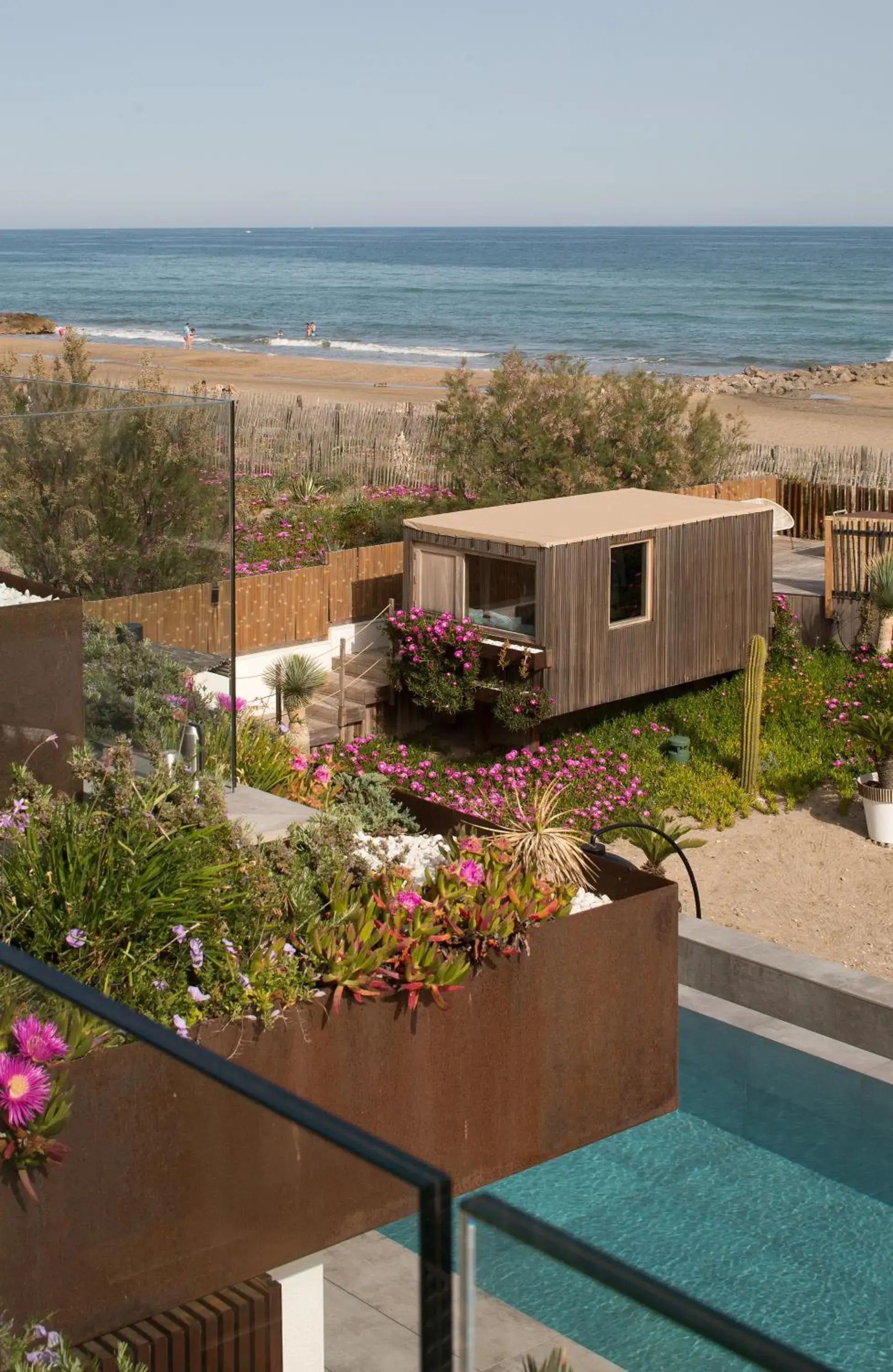 Bungalow - single occupancy - Beach Front (external bathroom) in Villa Miramar Frontignan Bungalow - single occupancy - Beach Front (external bathroom) in Villa Miramar Frontignan