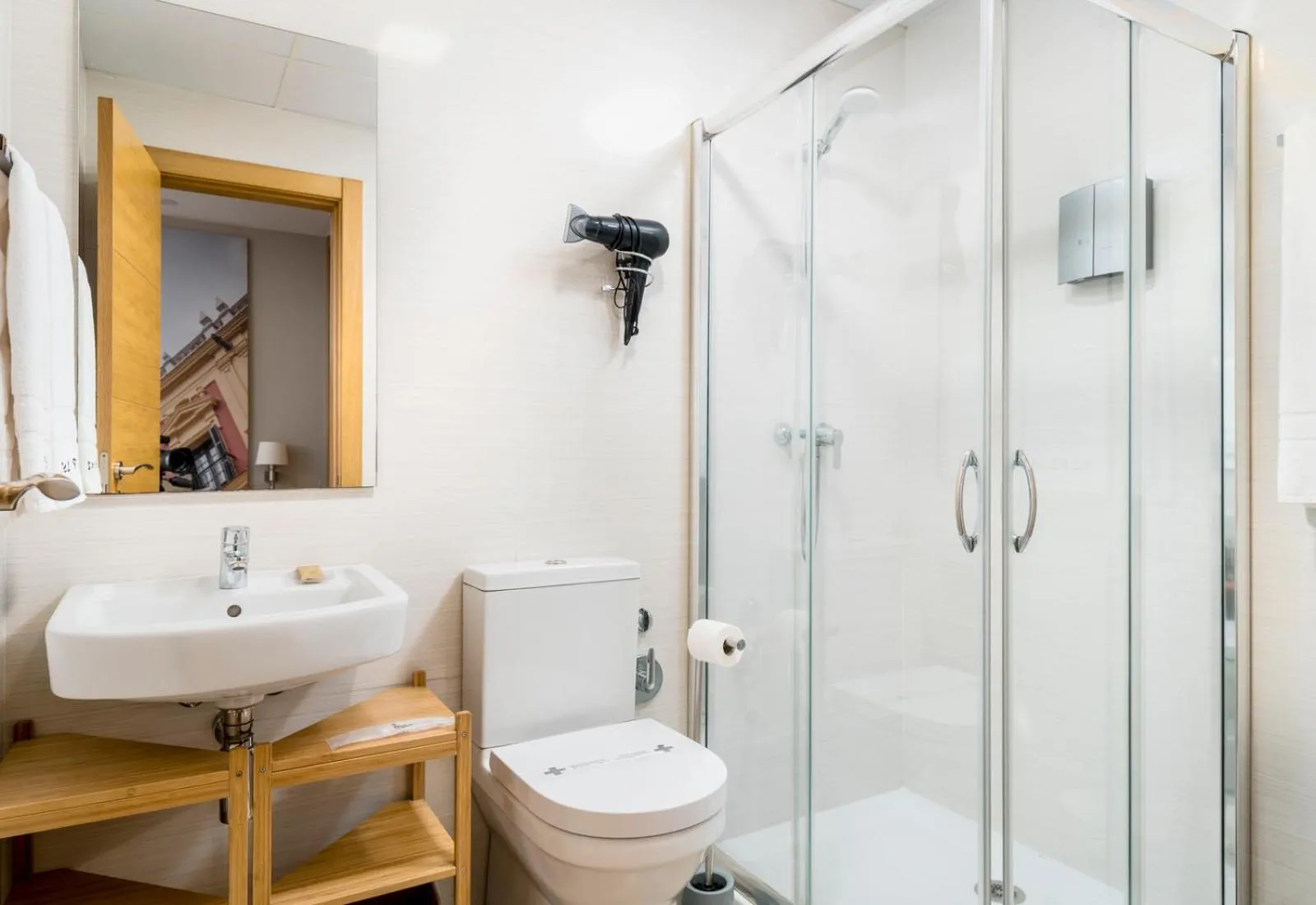 Bathroom in Suites Del Pintor