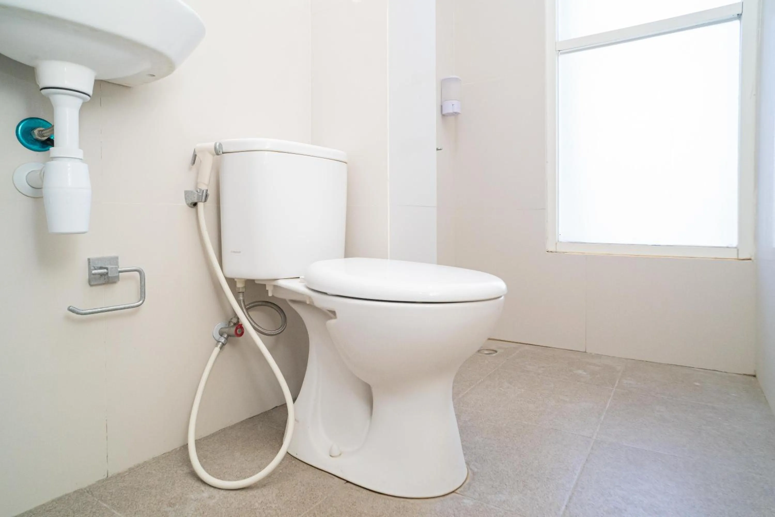 Bathroom in RedDoorz Plus @ Jalan Pemuda Timur Bojonegoro