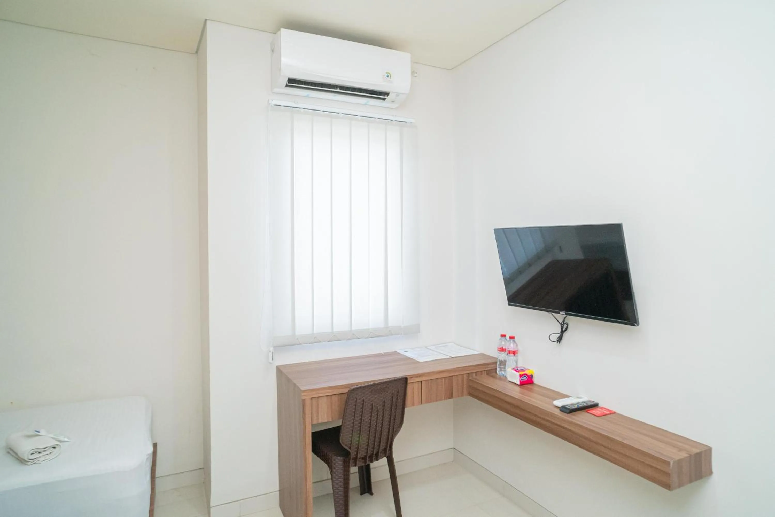 Bedroom in RedDoorz Plus @ Jalan Pemuda Timur Bojonegoro