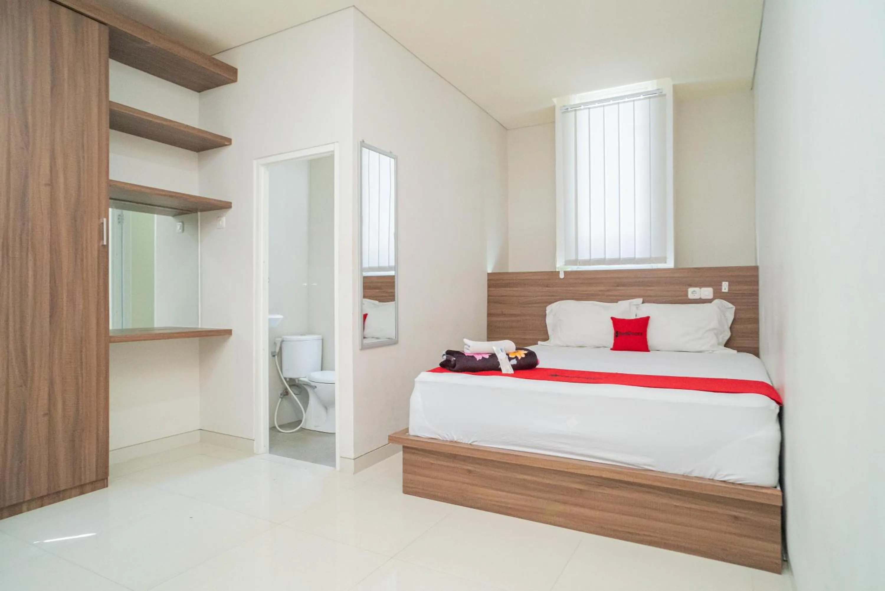 Bed in RedDoorz Plus @ Jalan Pemuda Timur Bojonegoro