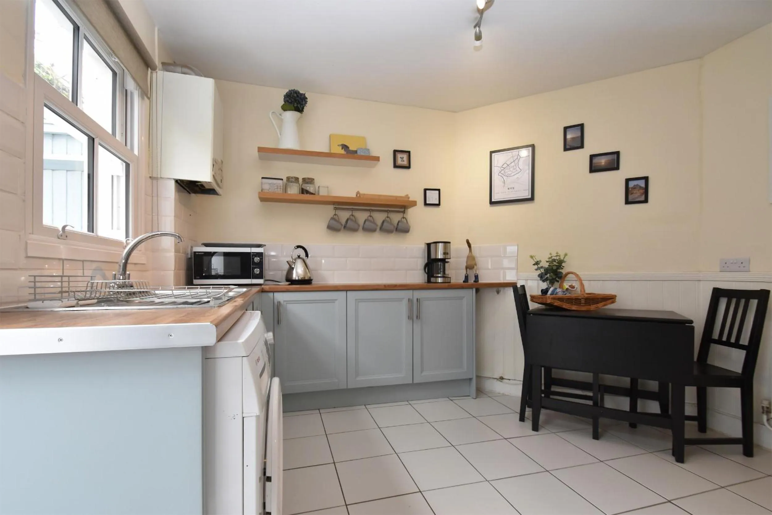 Kitchen or kitchenette in Honey Cottage