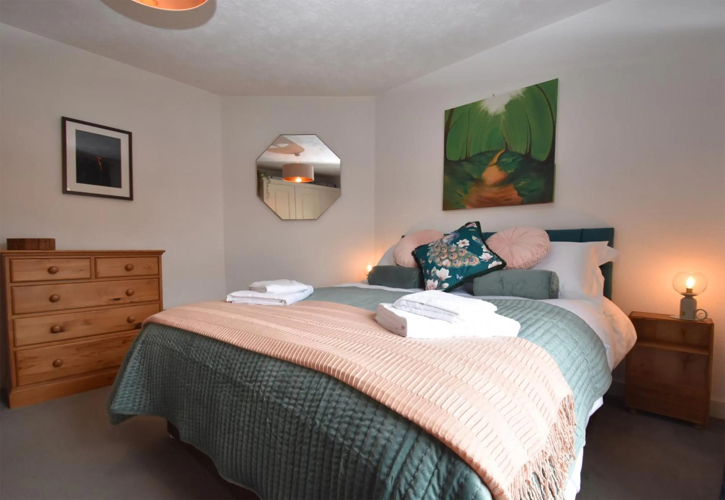 Bedroom, Bed in Honey Cottage