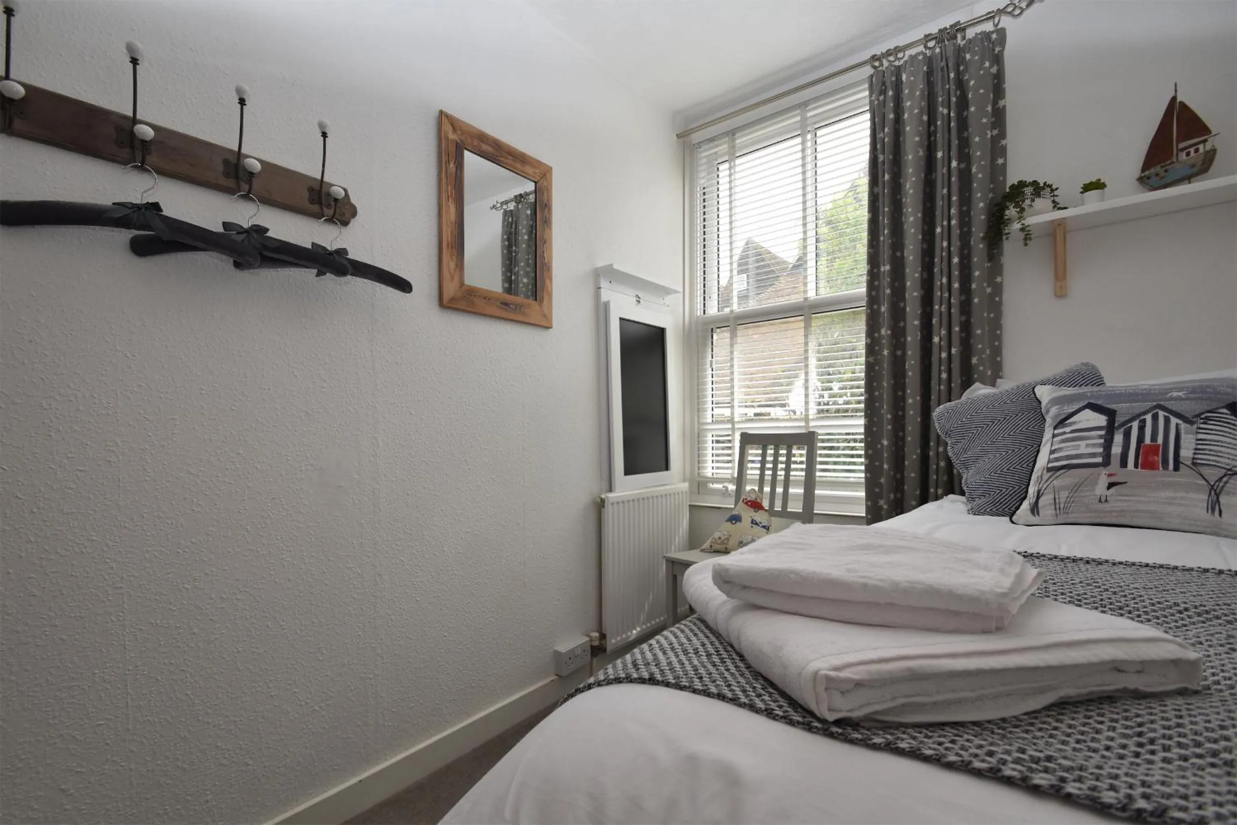 Bedroom, Bed in Honey Cottage