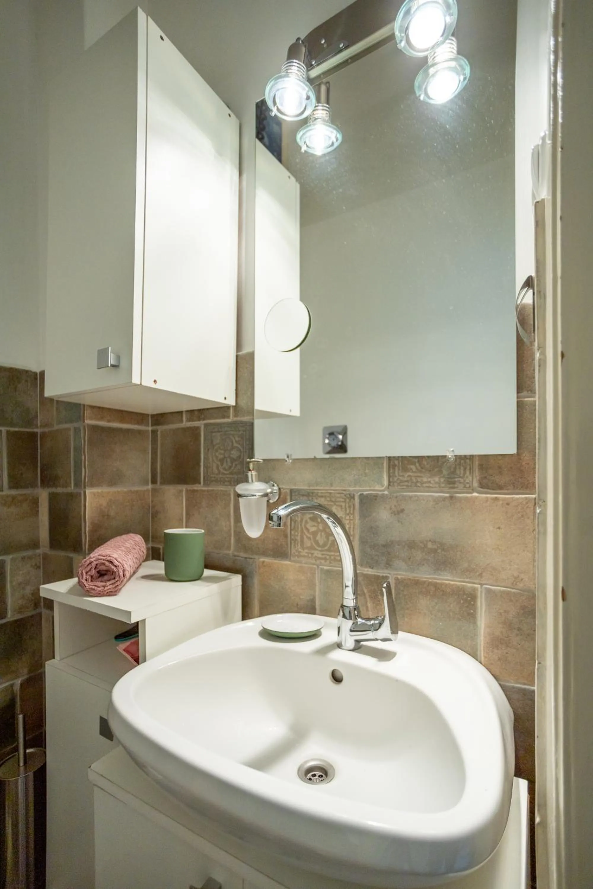 Central Design Apartment