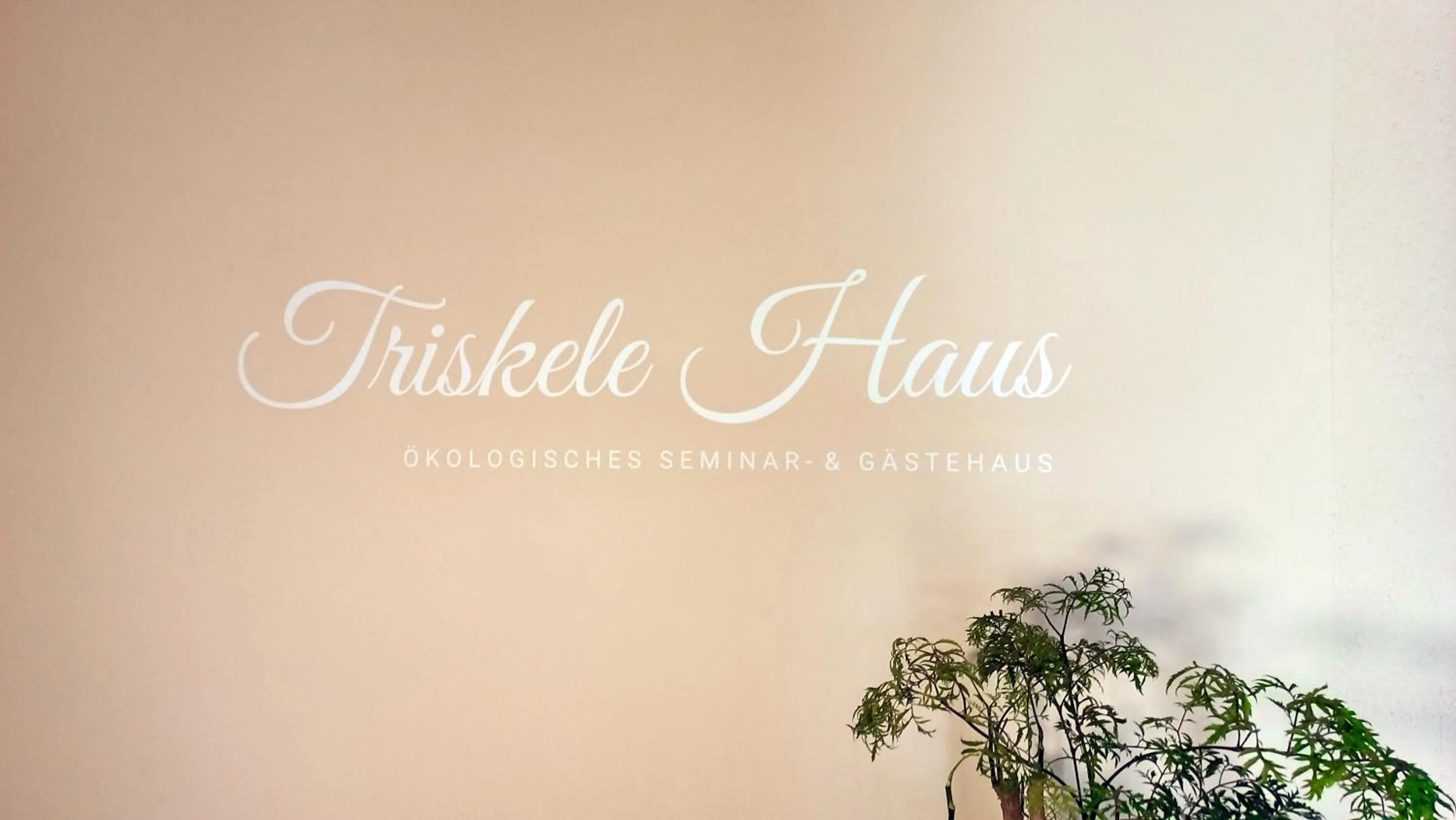 Property logo or sign in Triskele Haus - Ökologisches Gästehaus der Heilstätte Strelitz