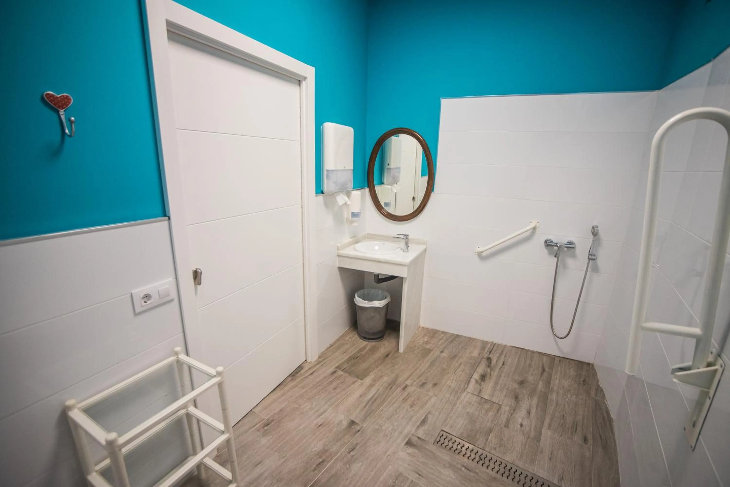 Bathroom in La Flamenka Hostel