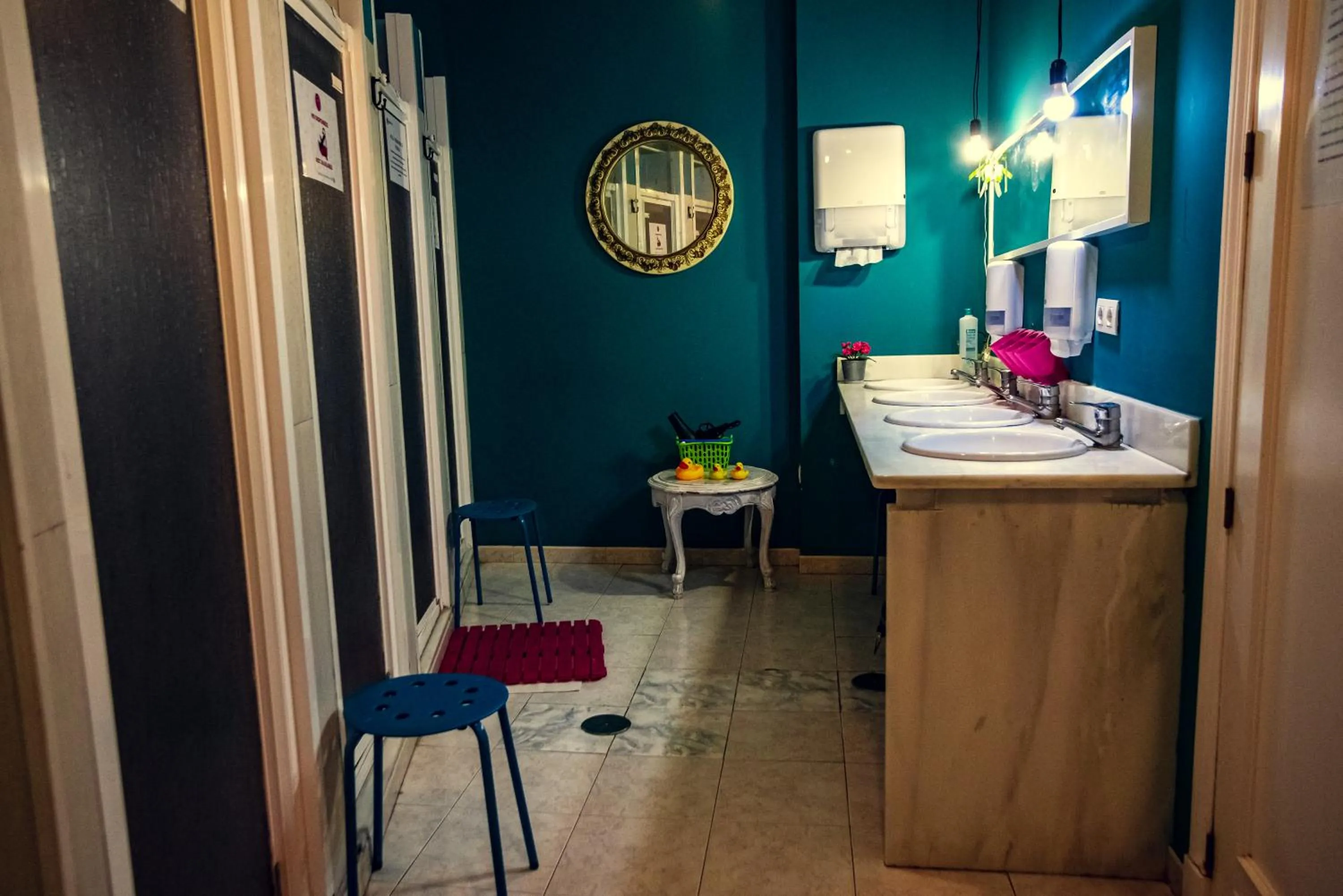 Bathroom in La Flamenka Hostel