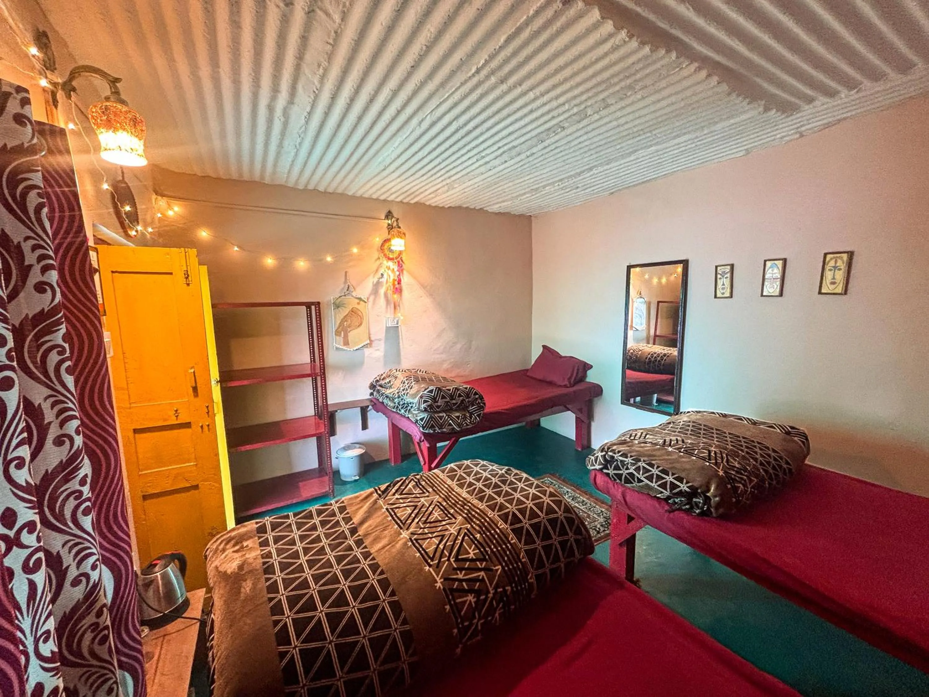 Bed in Traveller Hive Kasar Devi