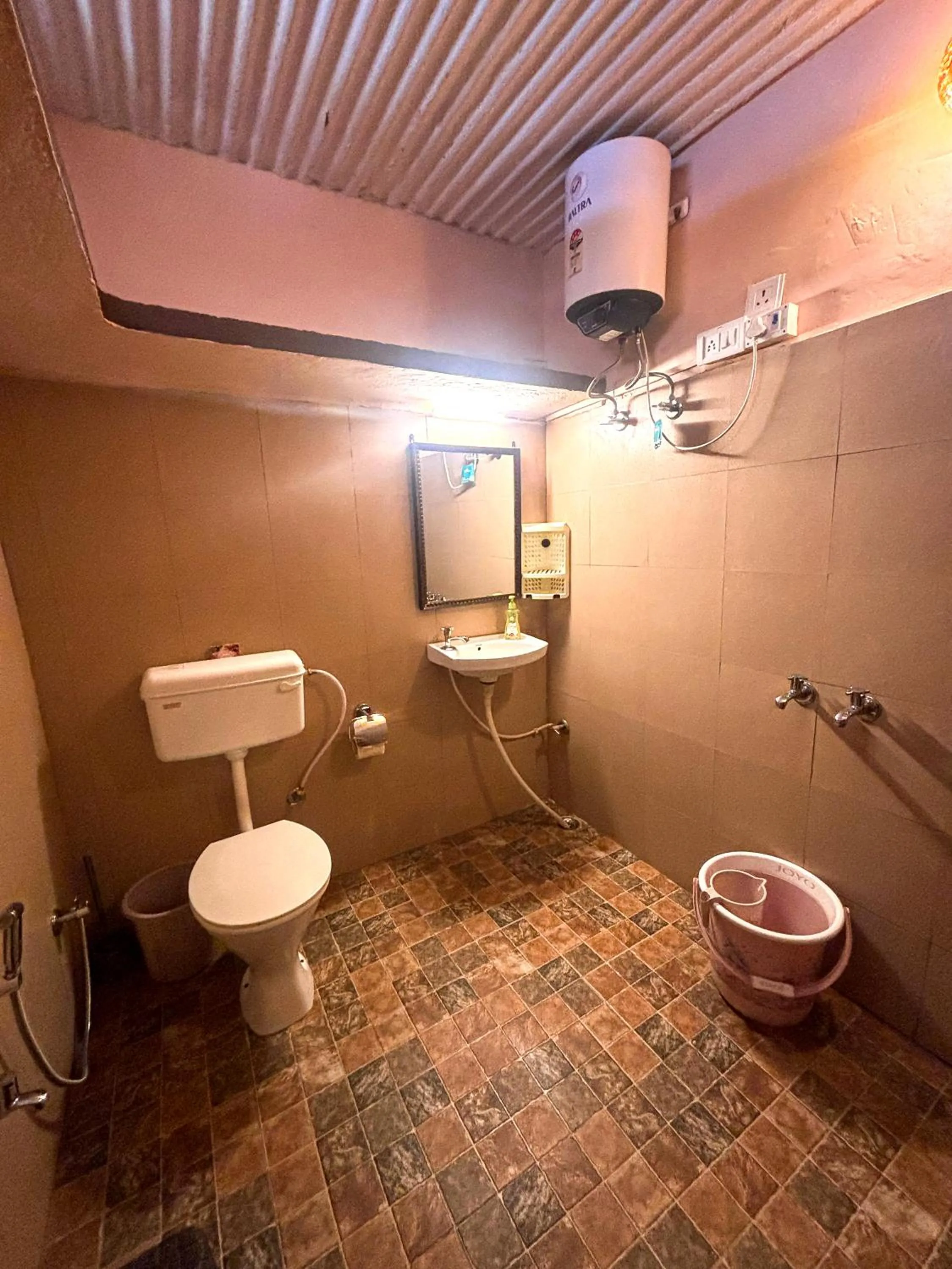 Toilet in Traveller Hive Kasar Devi