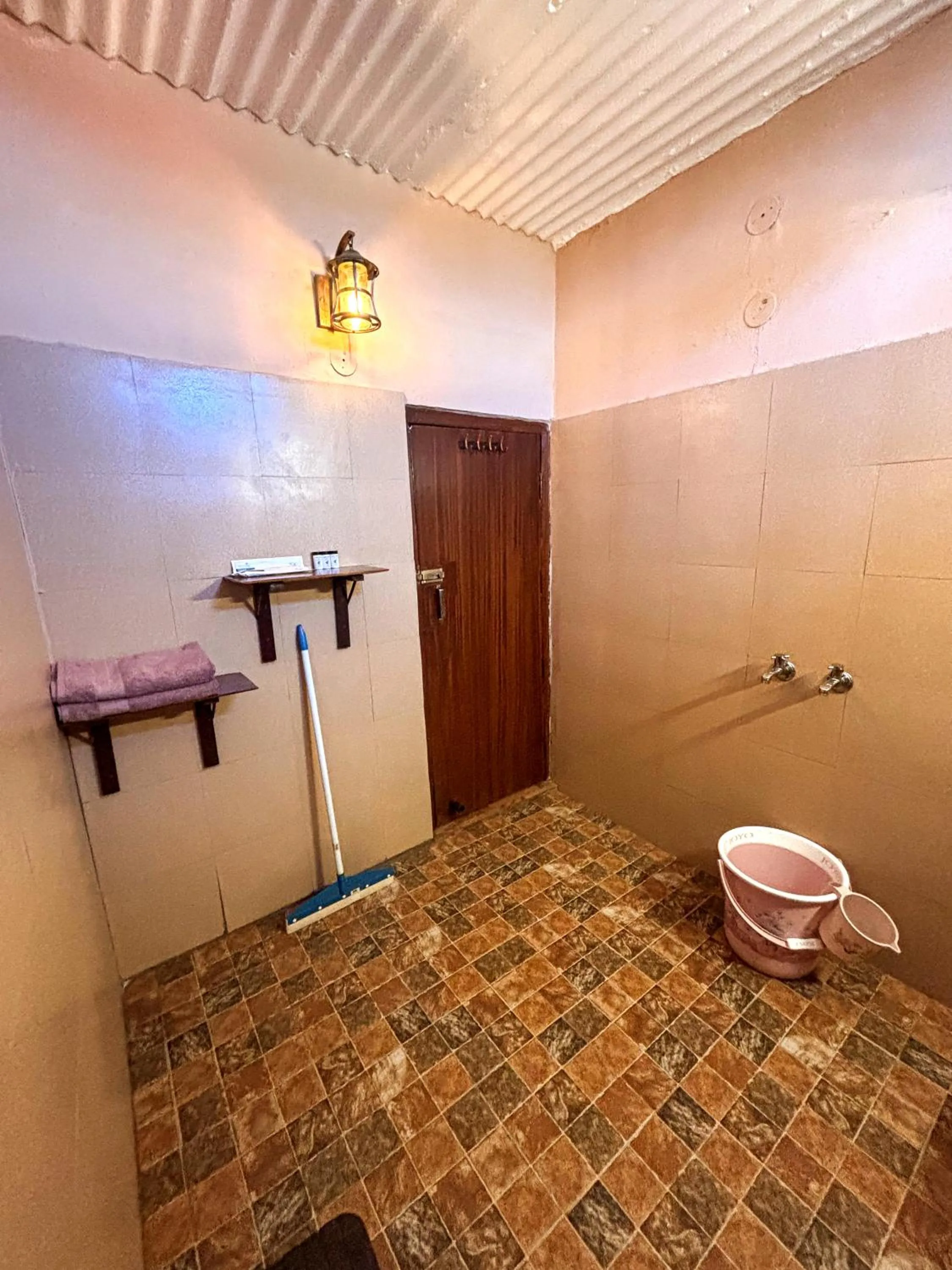 Bathroom in Traveller Hive Kasar Devi