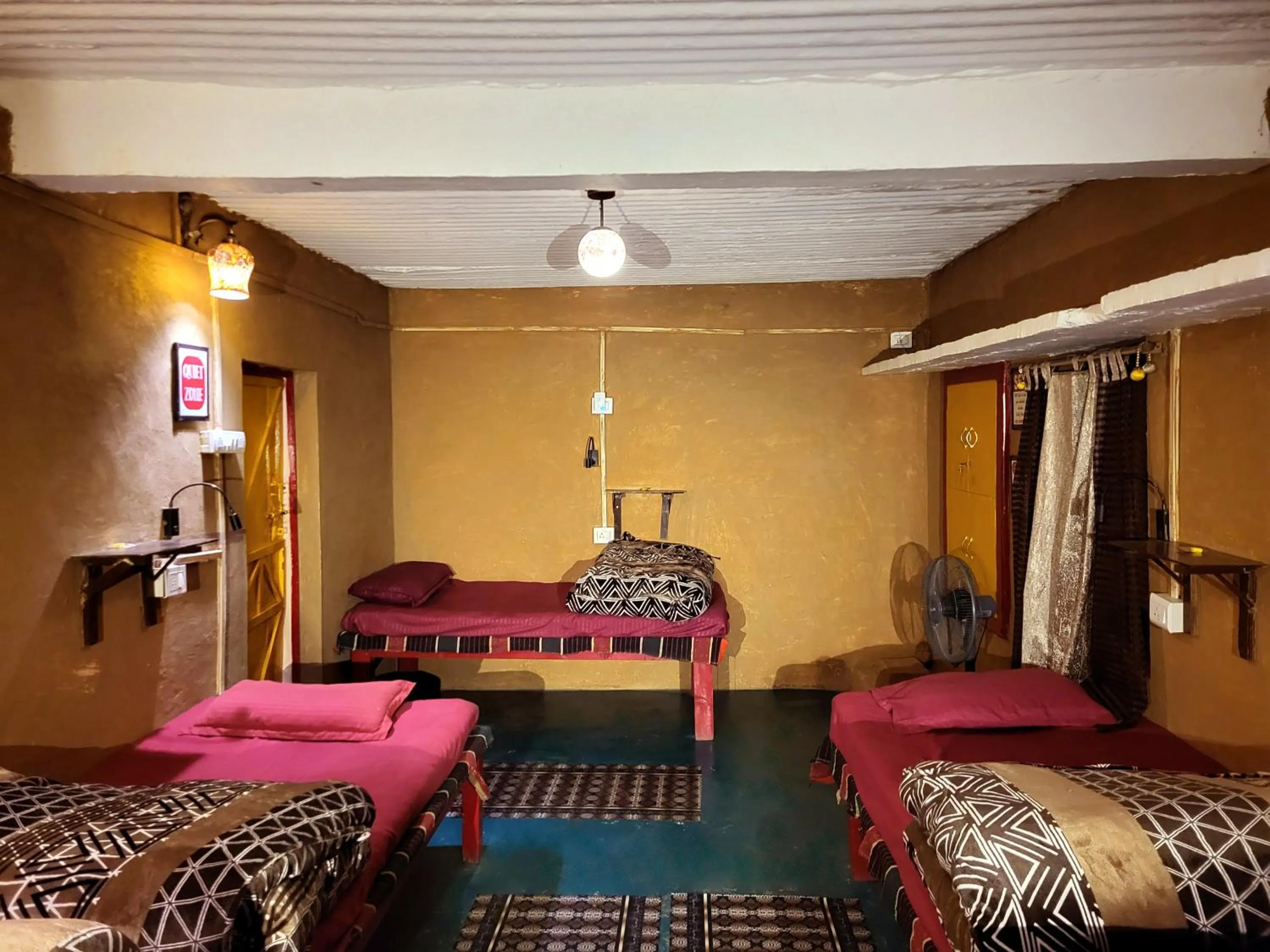 Bed in Traveller Hive Kasar Devi