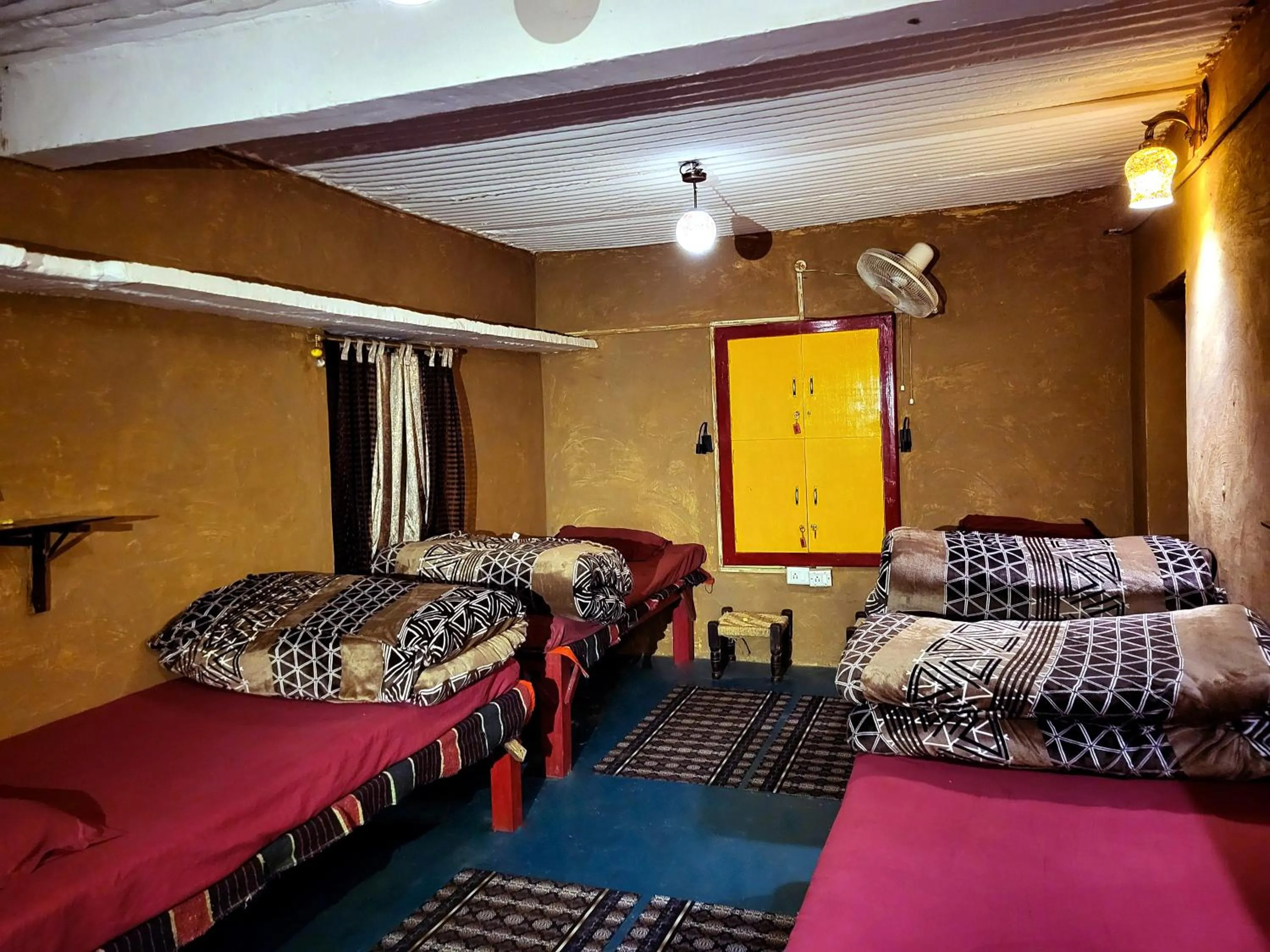 Bed in Traveller Hive Kasar Devi