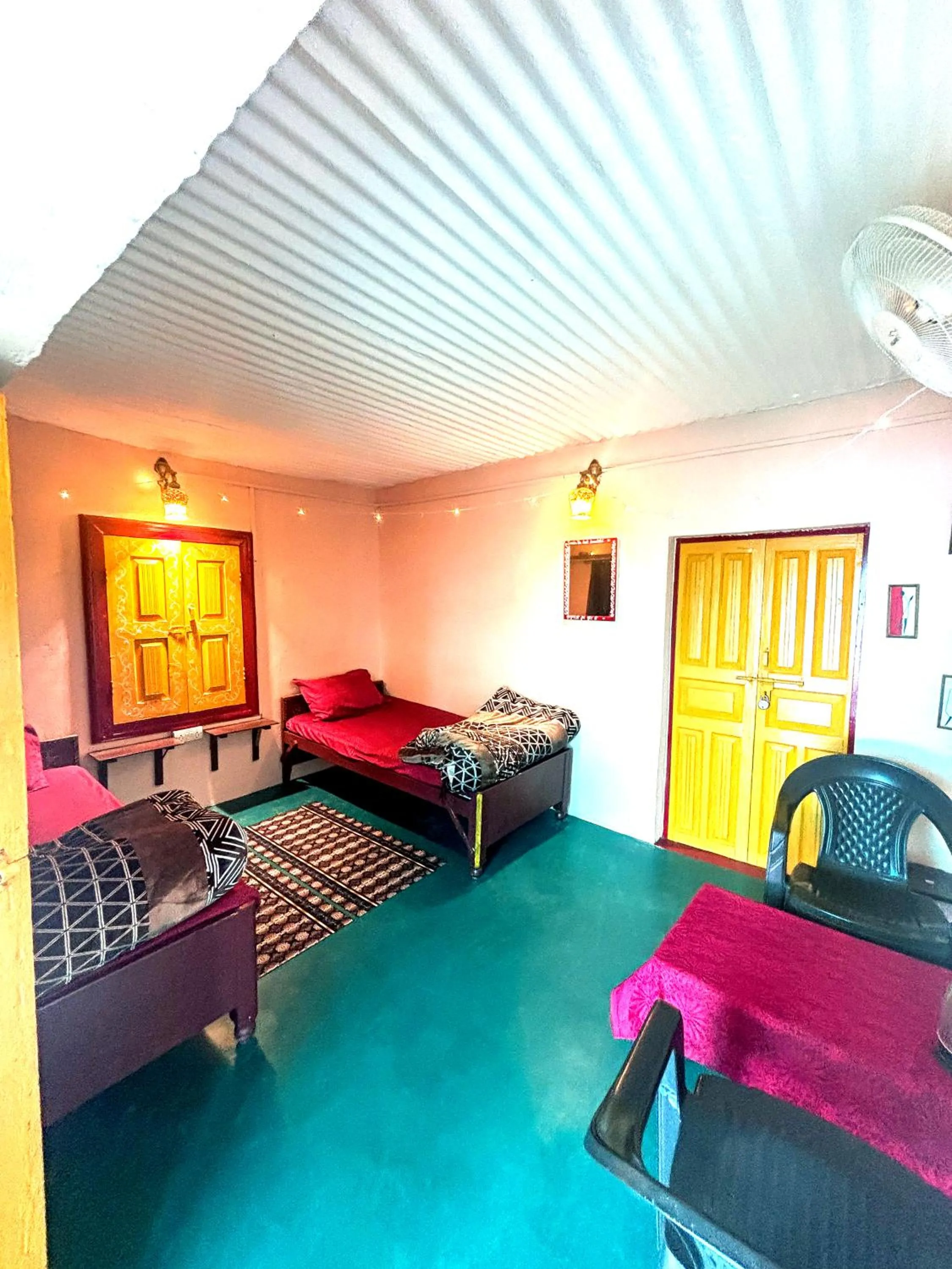 Bed in Traveller Hive Kasar Devi