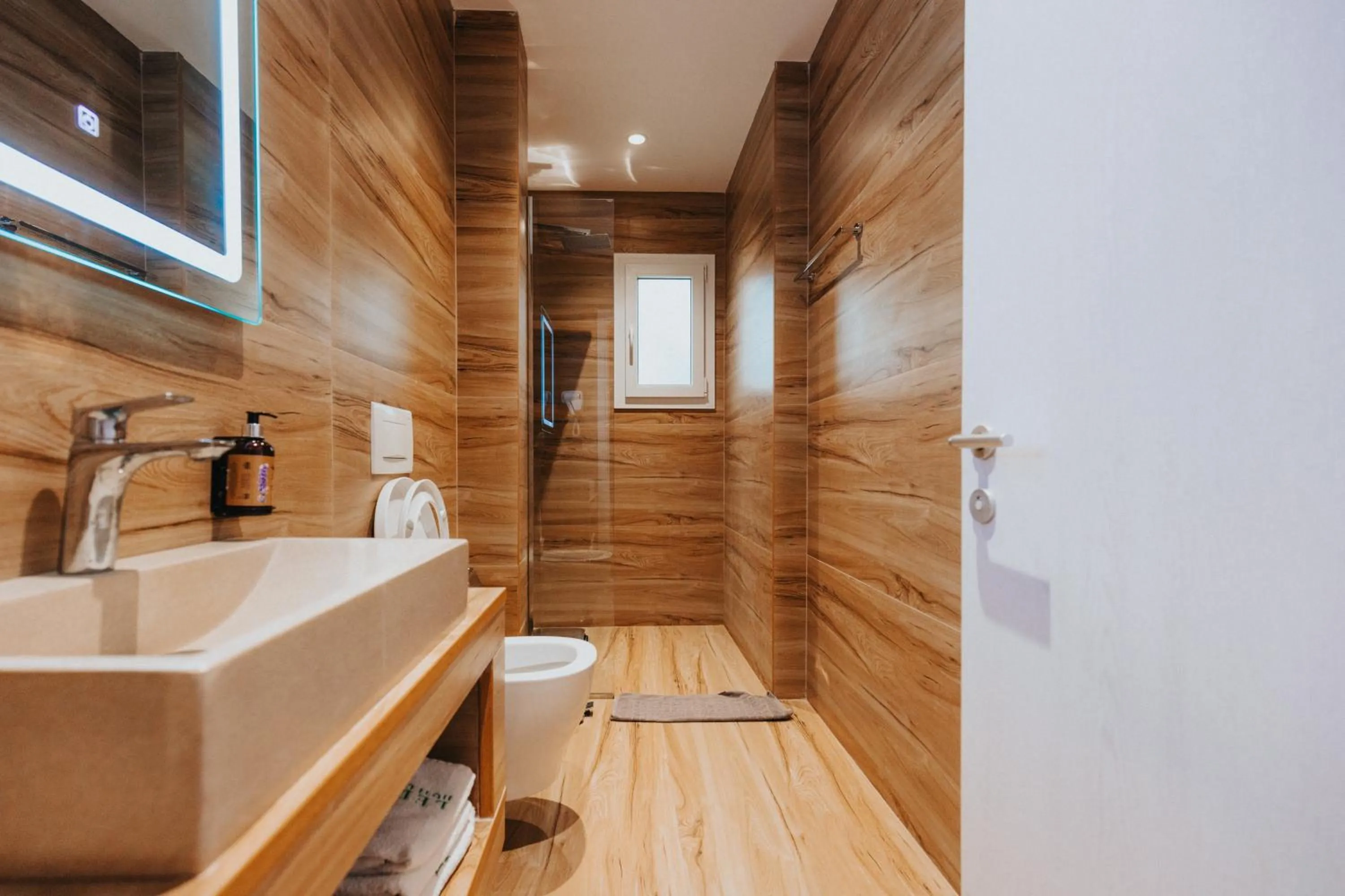 Toilet in Ledina Hotel