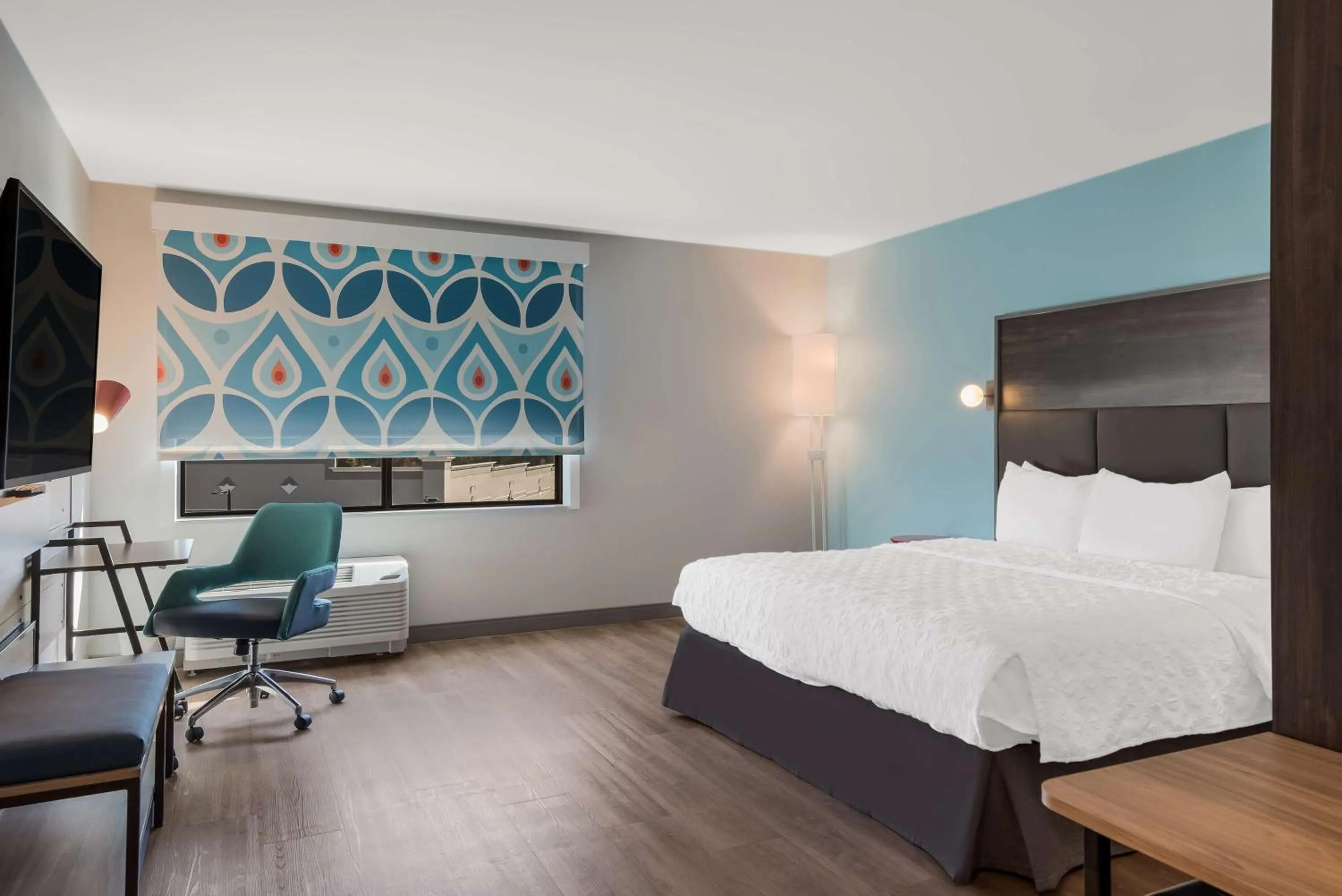 Bedroom, Bed in Tru By Hilton Greensboro, Nc