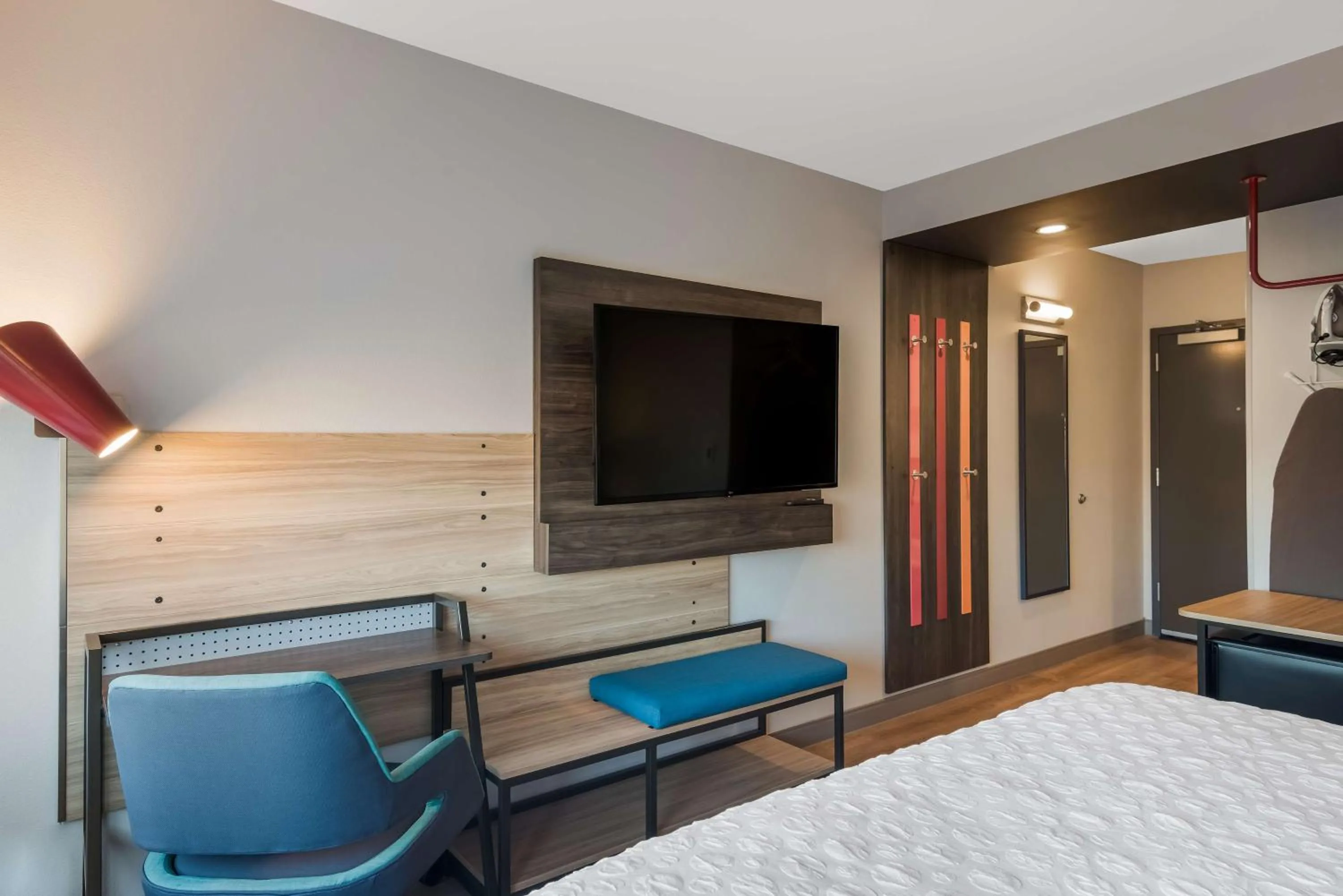 Bedroom, Bed in Tru By Hilton Greensboro, Nc