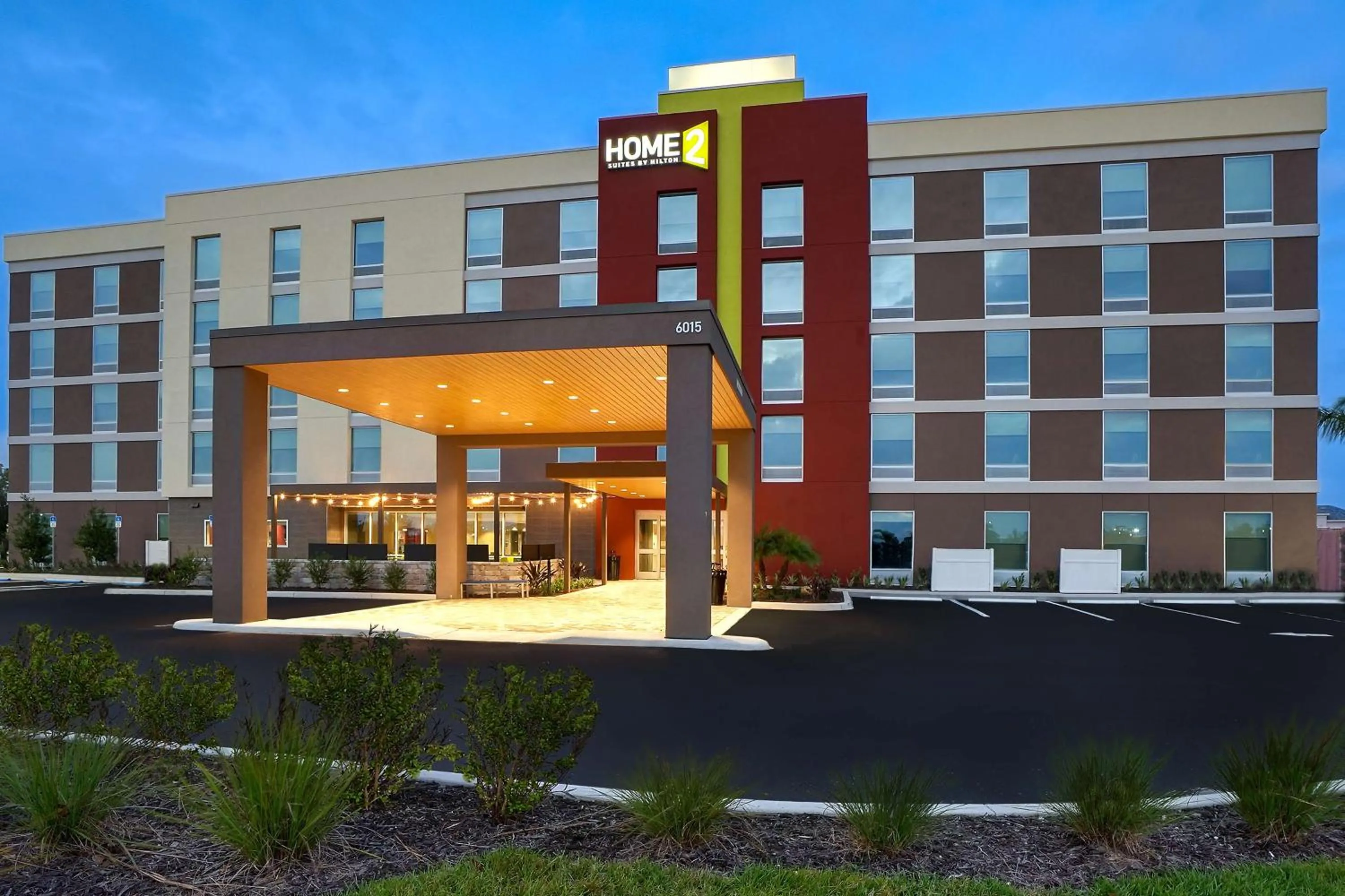 Property building in Home2 Suites By Hilton Lakewood Ranch