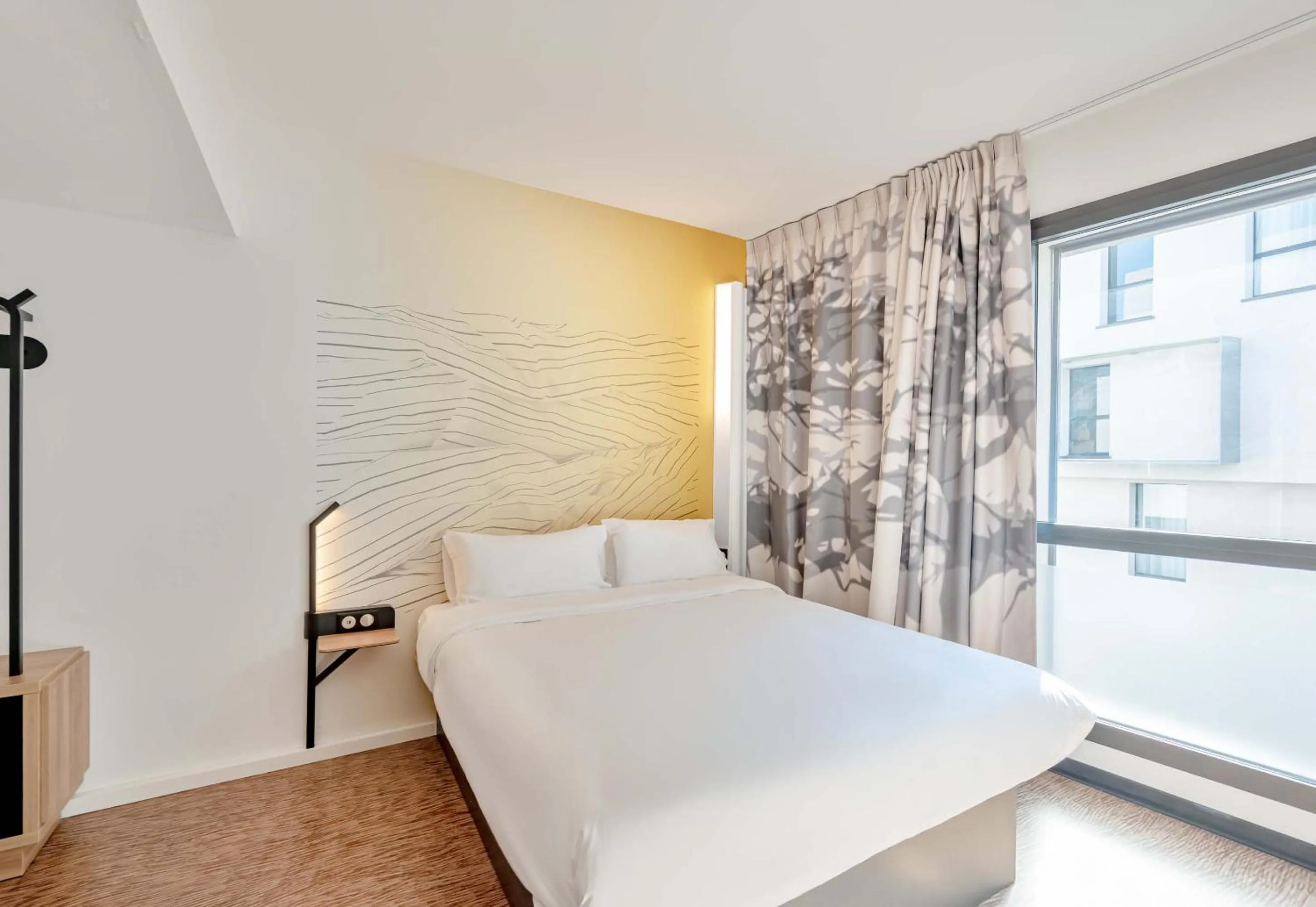 Bedroom, Bed in B&B HOTEL Toulon Centre Gare