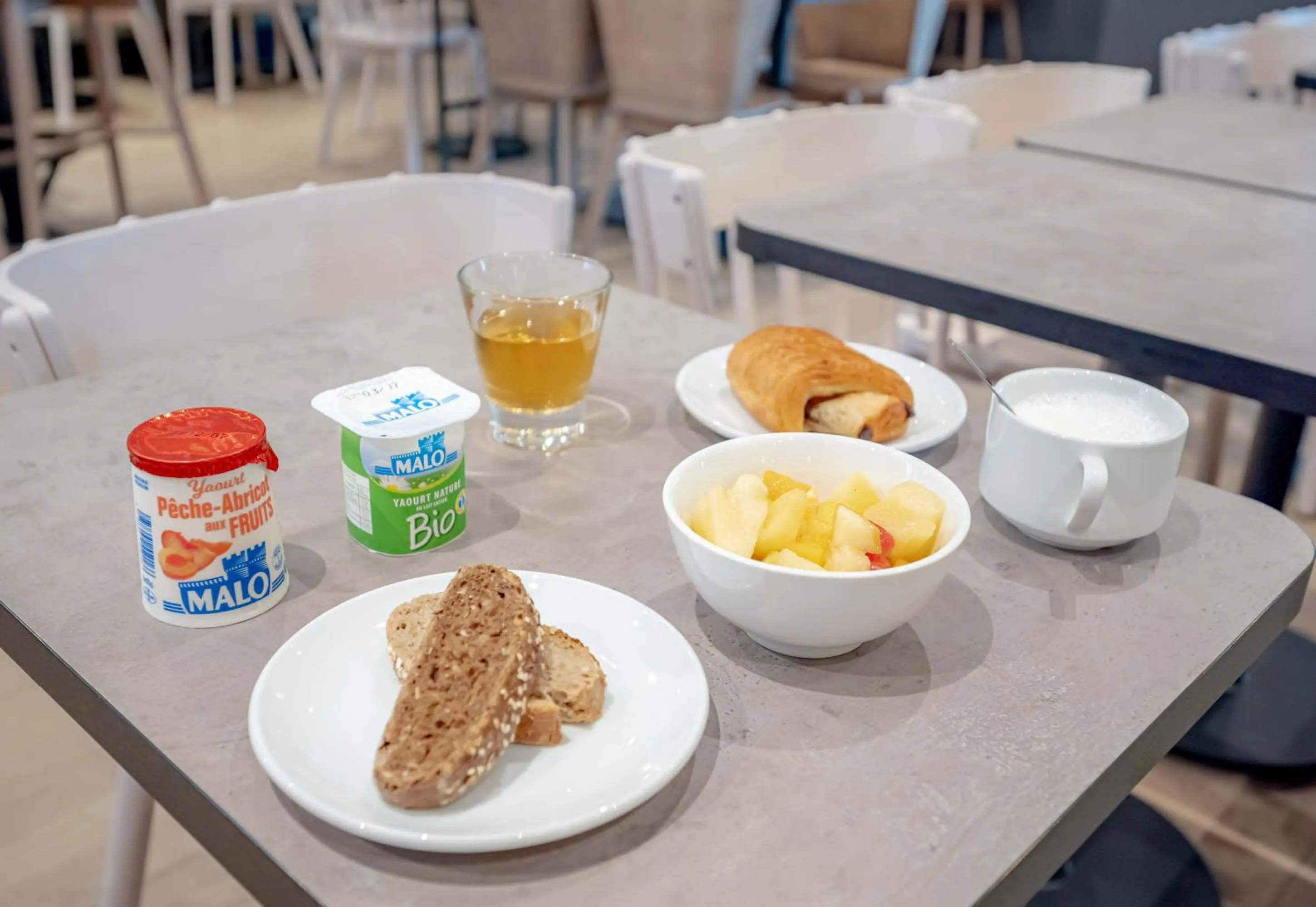 Breakfast in B&B HOTEL Toulon Centre Gare
