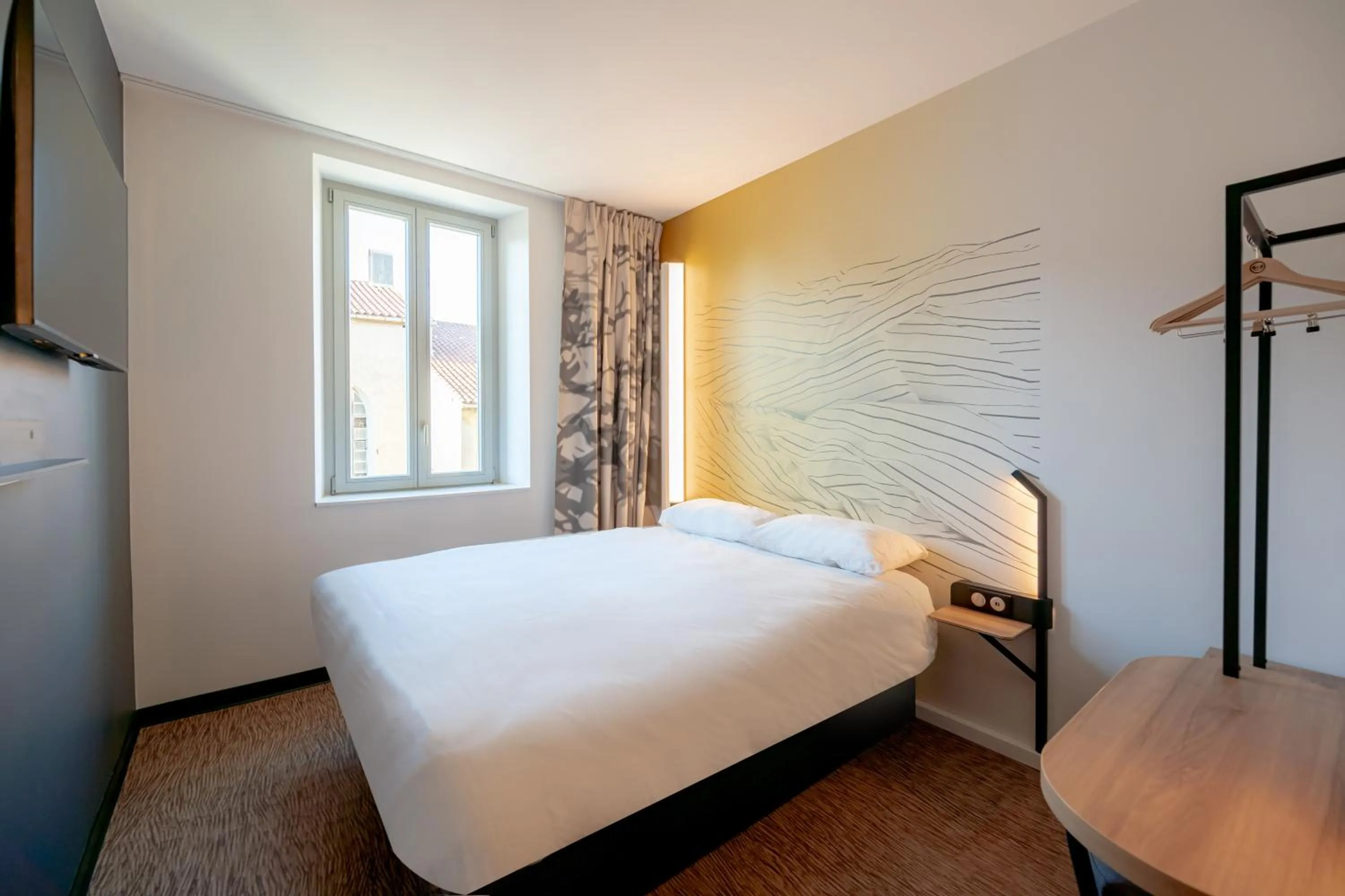 Bed in B&B HOTEL Toulon Centre Gare