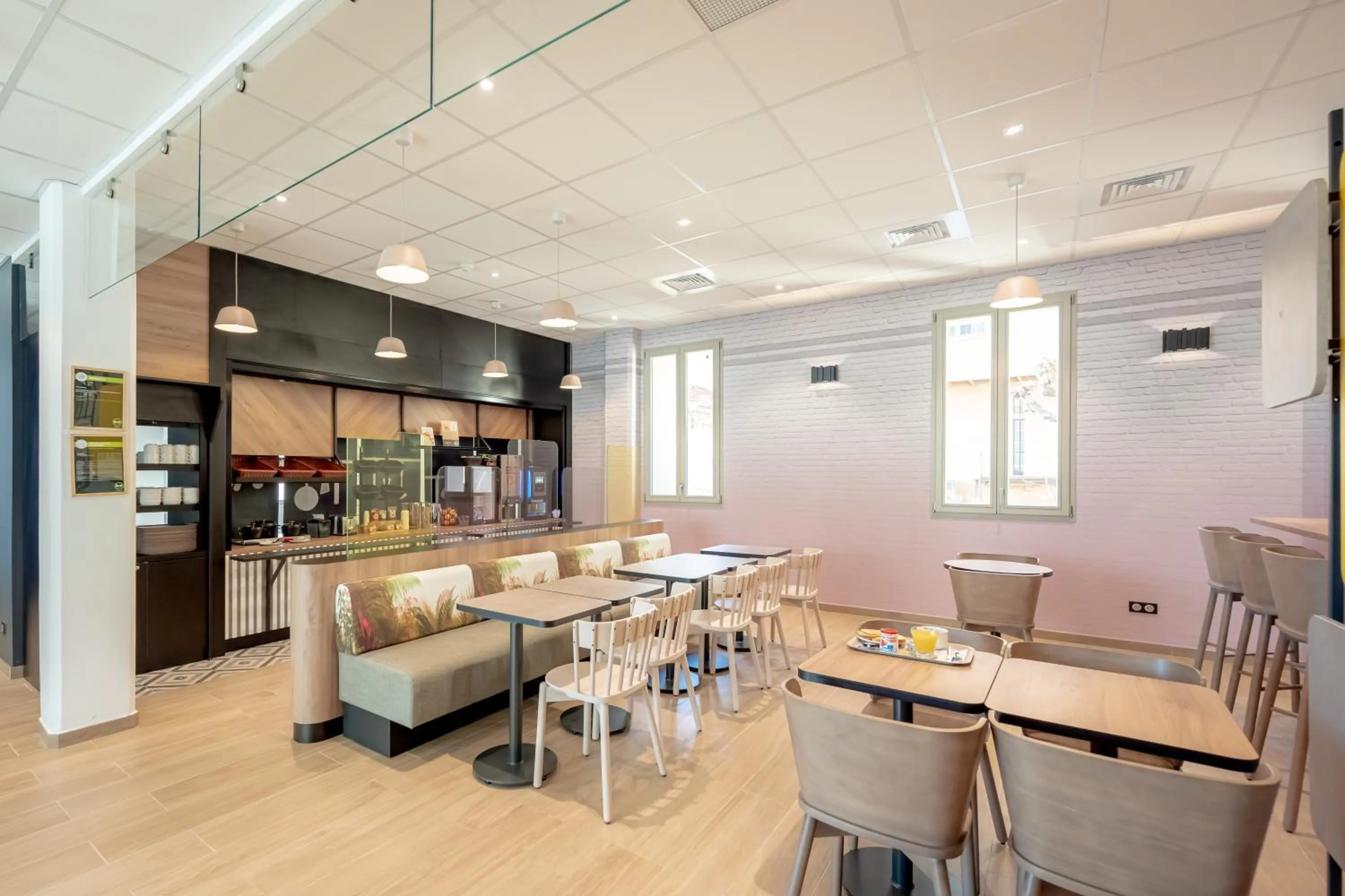 Breakfast in B&B HOTEL Toulon Centre Gare