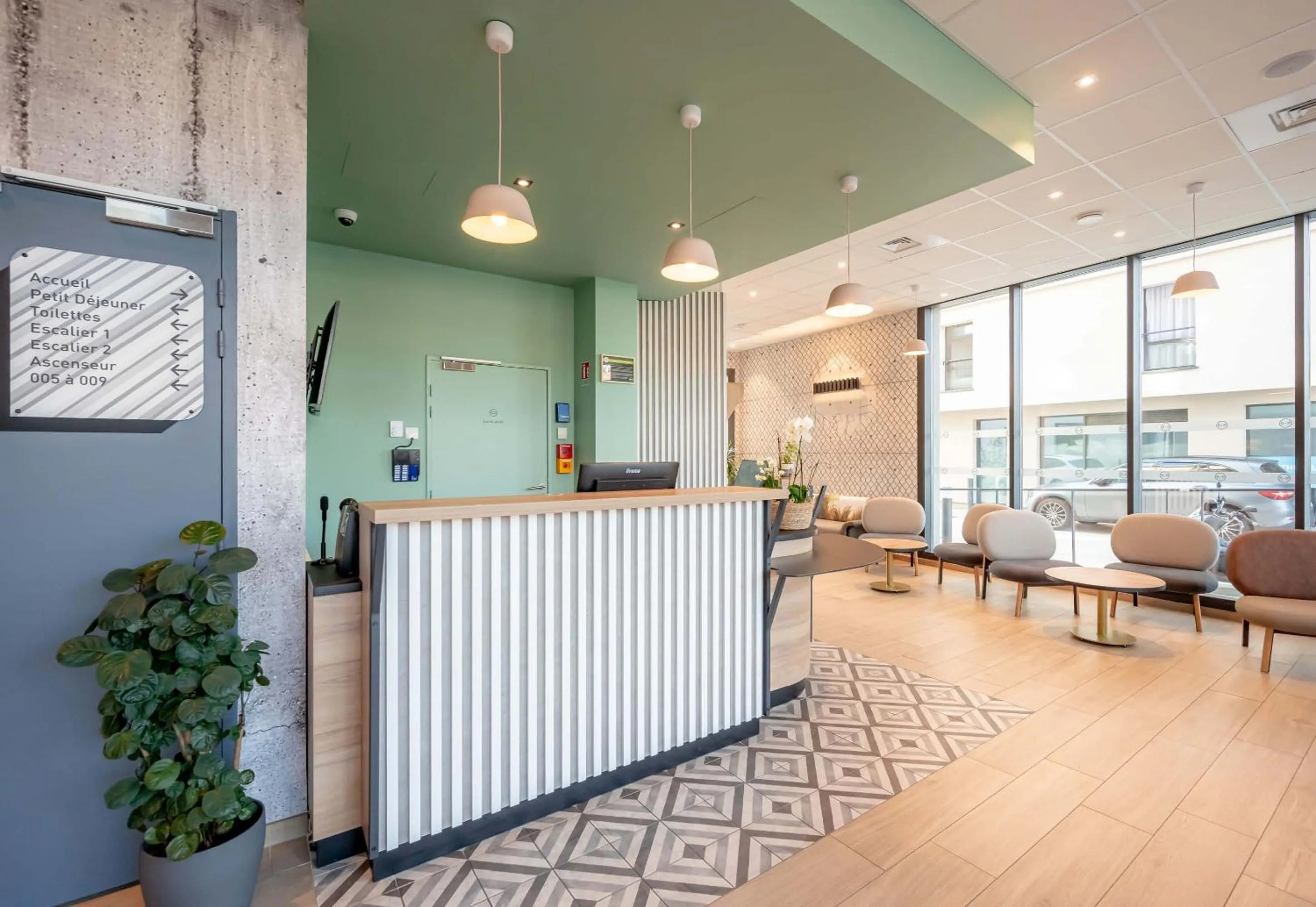 Lobby or reception in B&B HOTEL Toulon Centre Gare