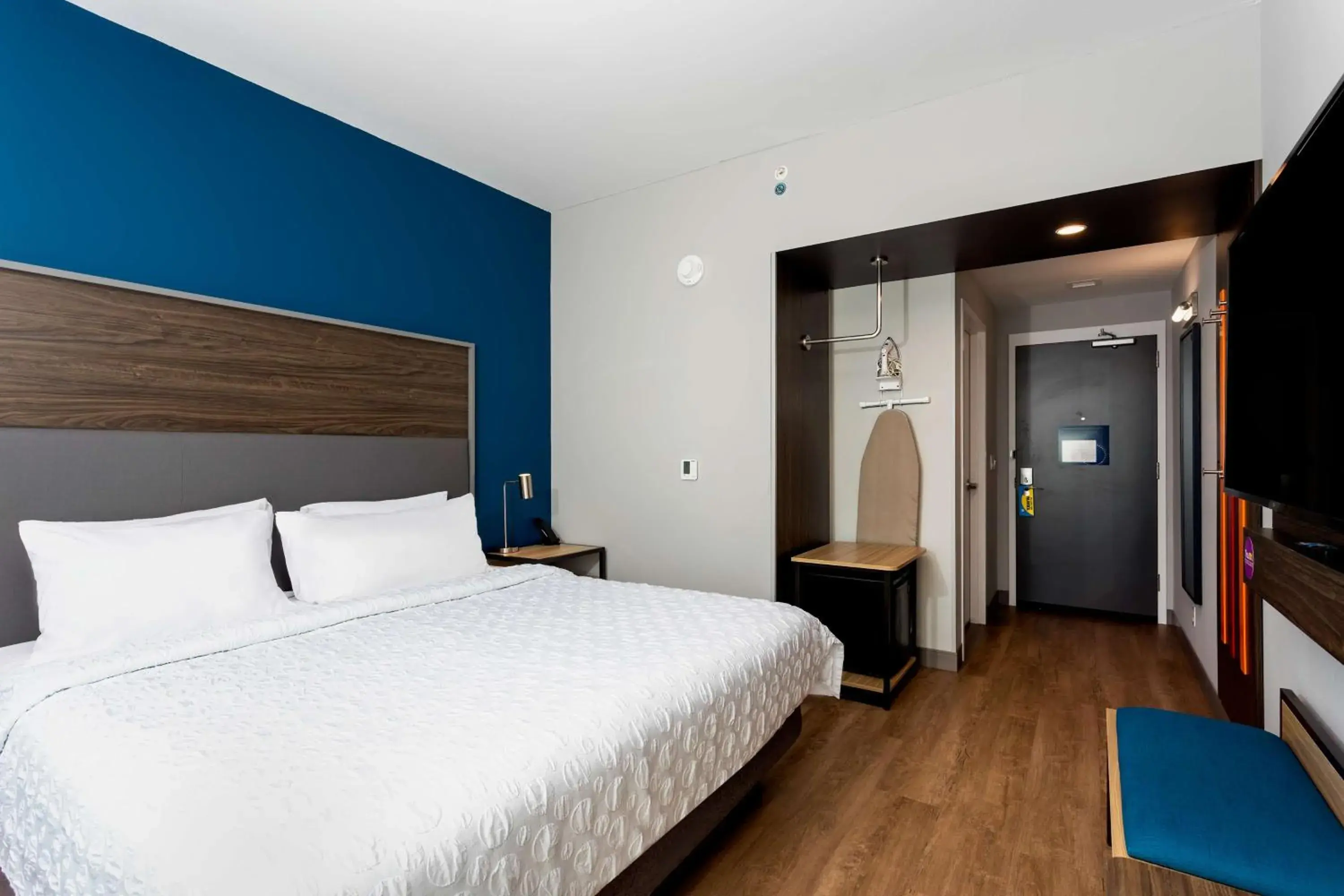 King Room with Walk-In Shower in Tru By Hilton Port St Lucie Tradition King Room with Walk-In Shower in Tru By Hilton Port St Lucie Tradition