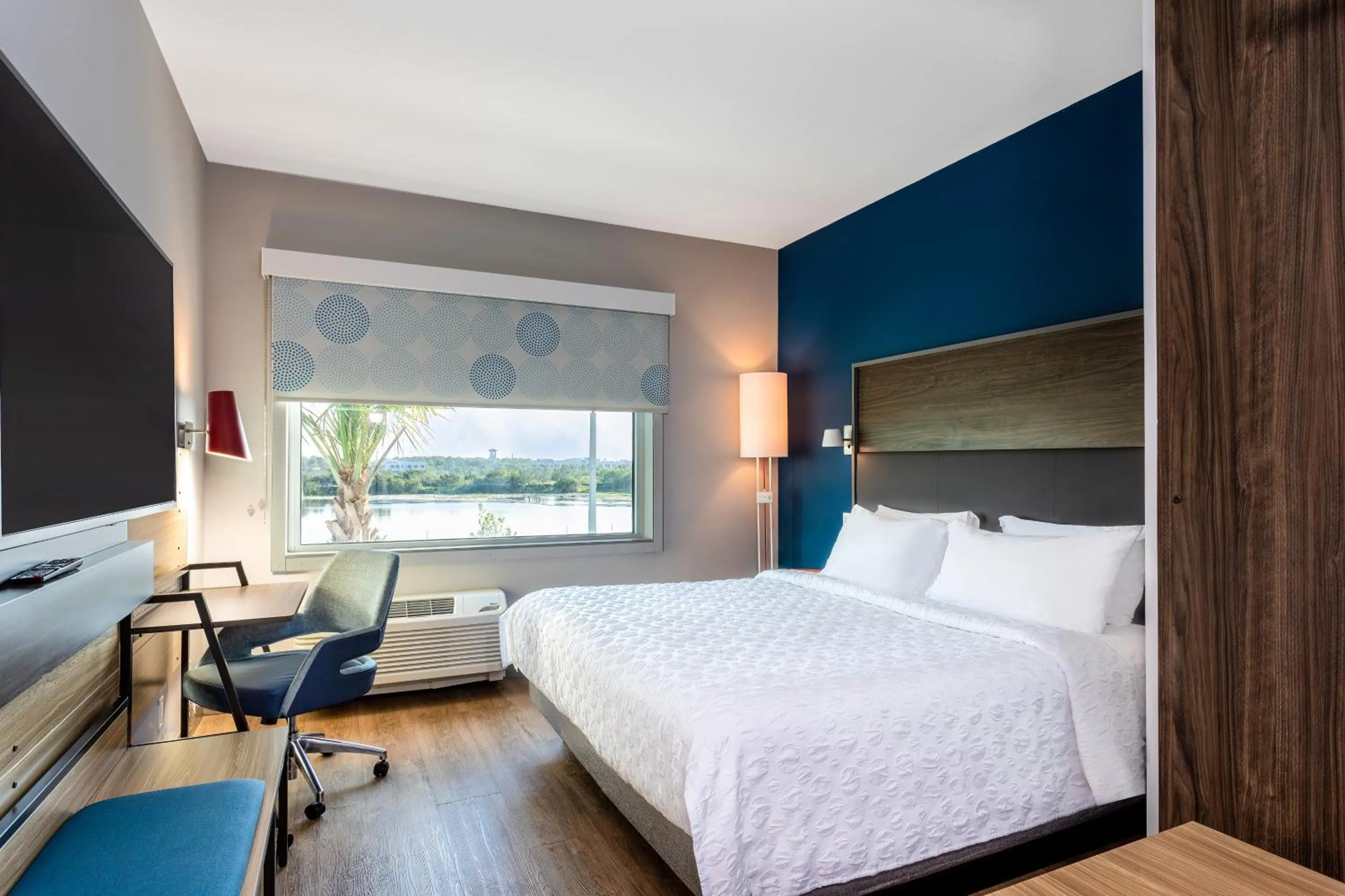 Bed in Tru By Hilton Port St Lucie Tradition