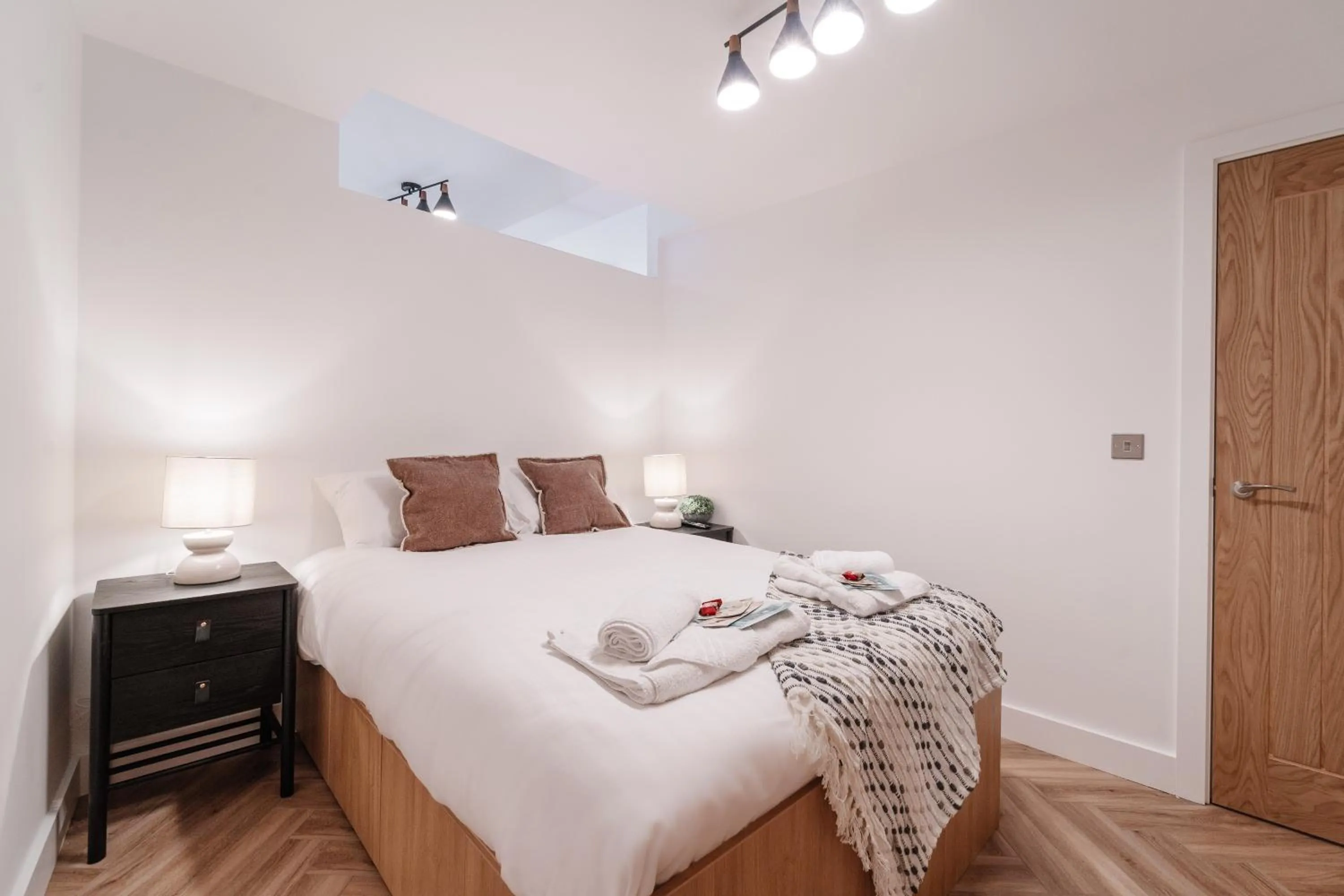 Bedroom, Bed in Royal House Stylish Apartments - Chester