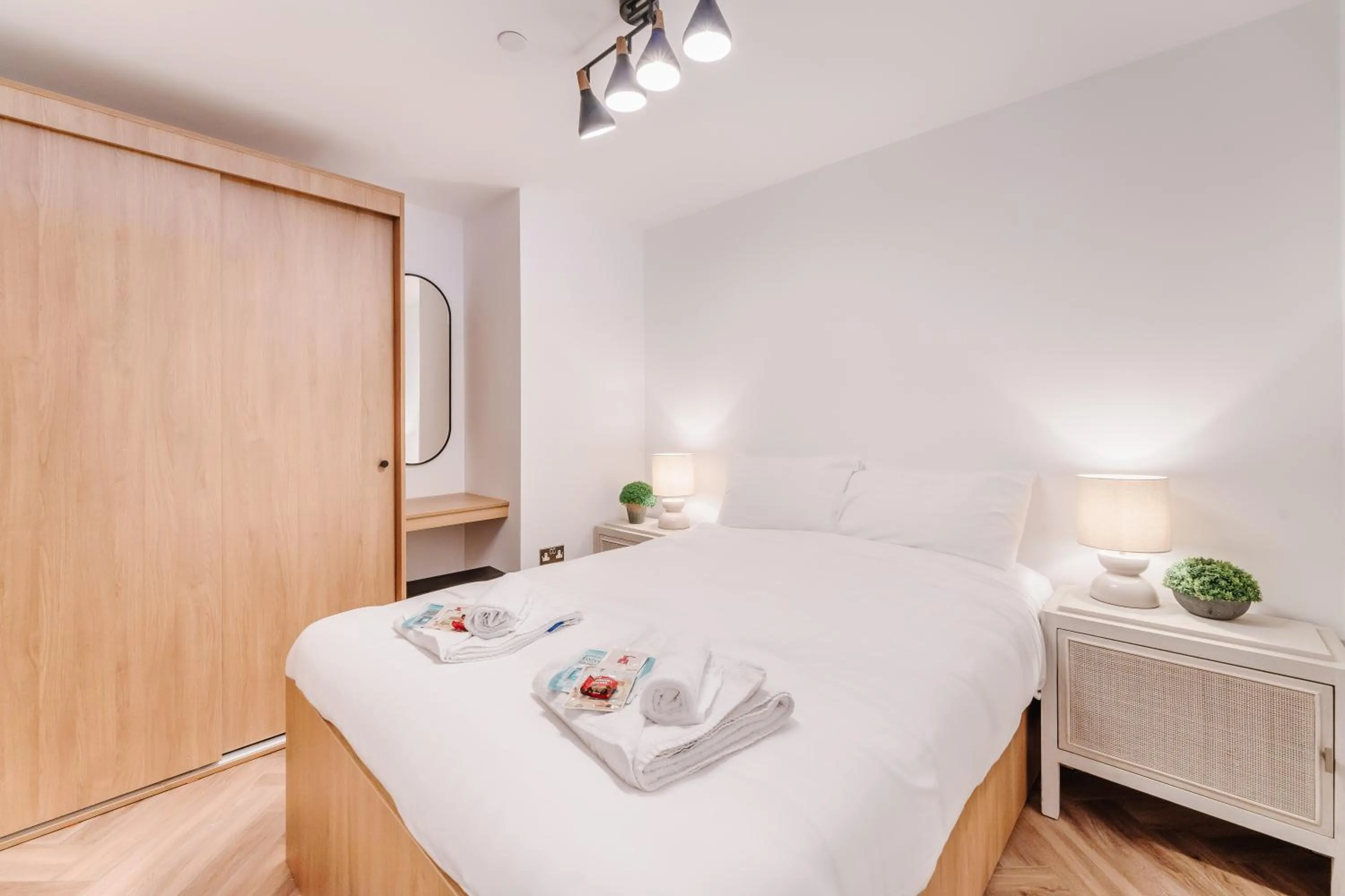 Bedroom, Bed in Royal House Stylish Apartments - Chester