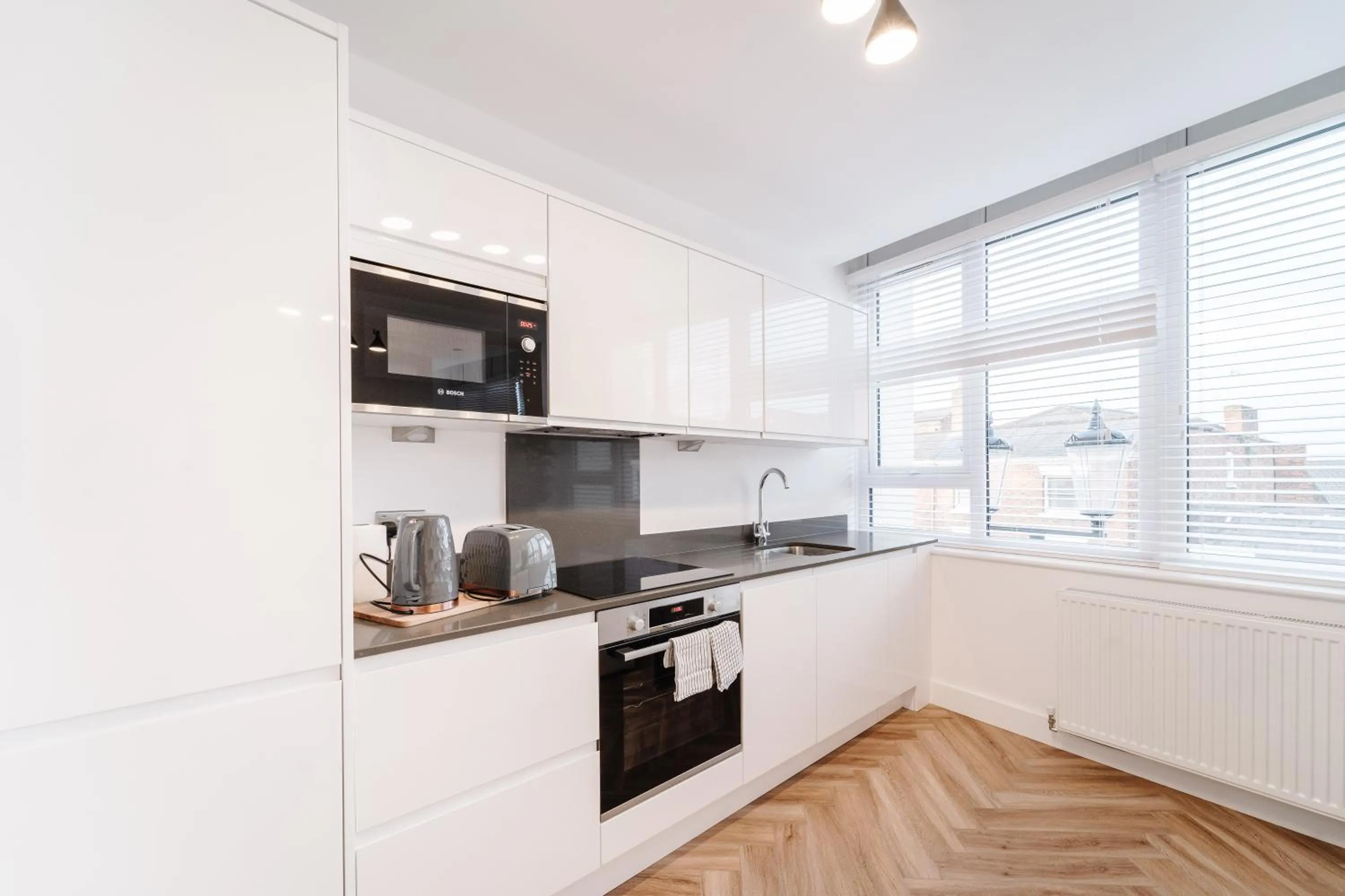 Kitchen or kitchenette in Royal House Stylish Apartments - Chester