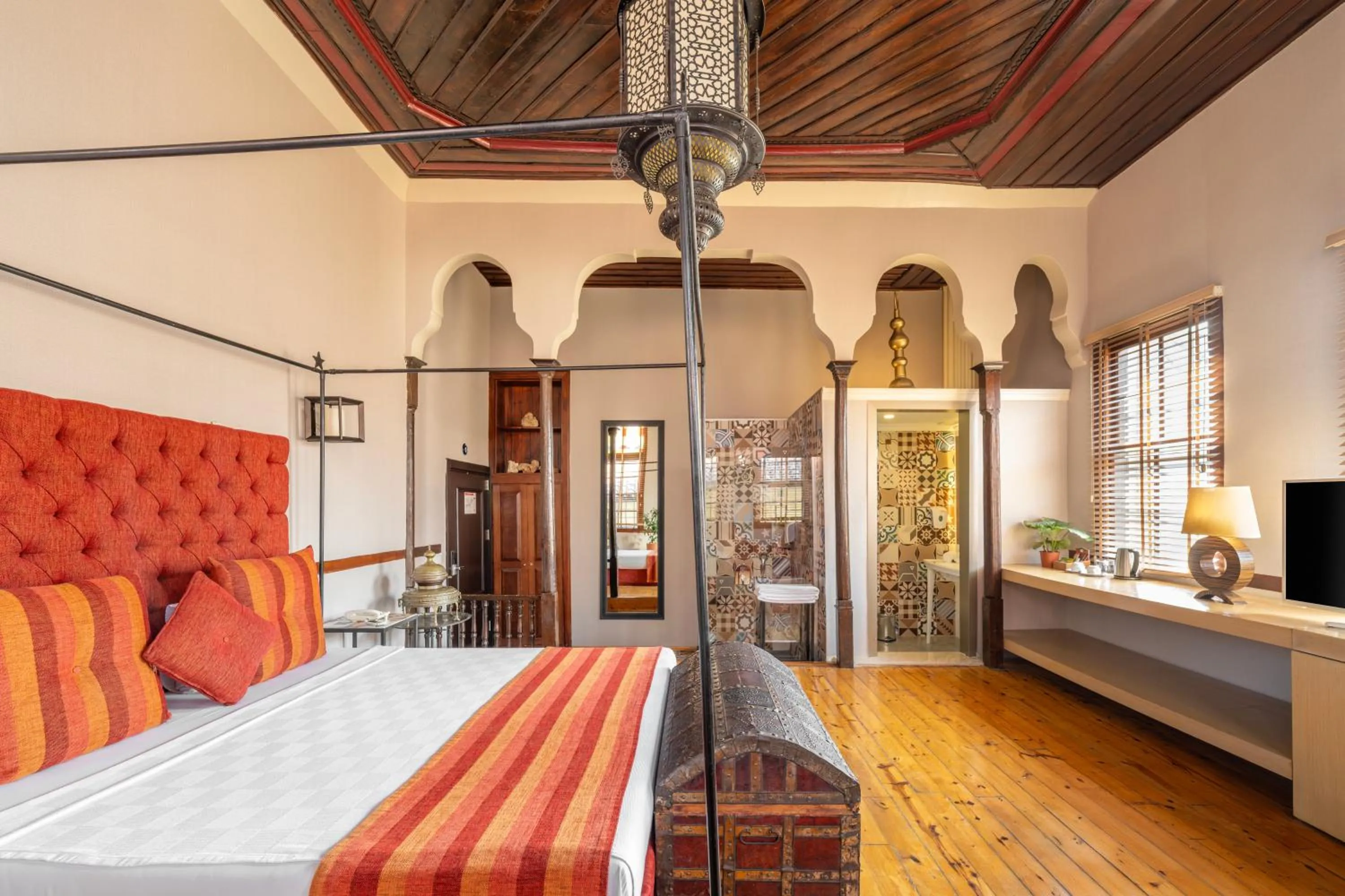 Photo of the whole room, Bed in Alp Pasa Hotel - Special Class