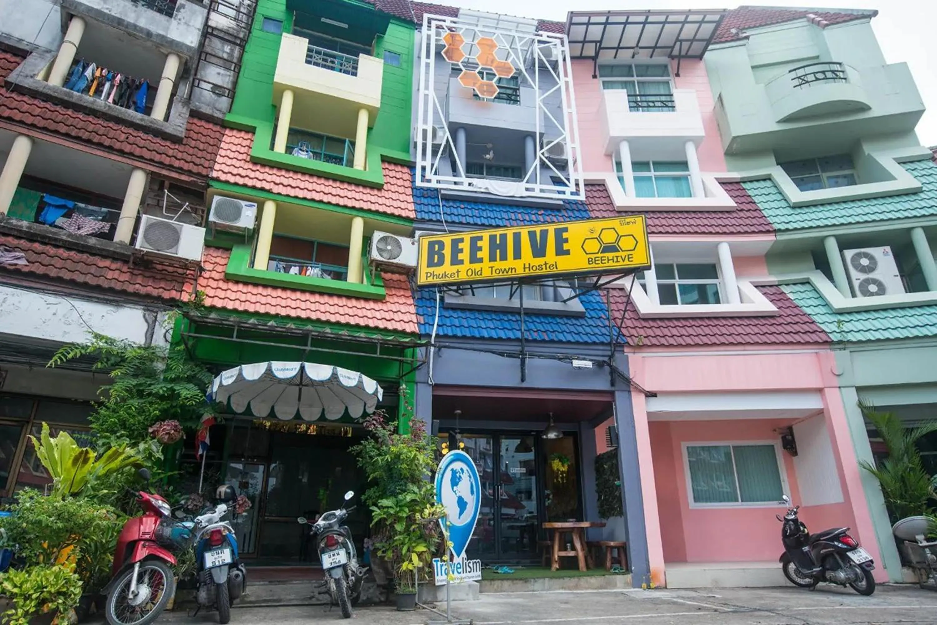 Property building in Beehive Phuket Old Town Hostel