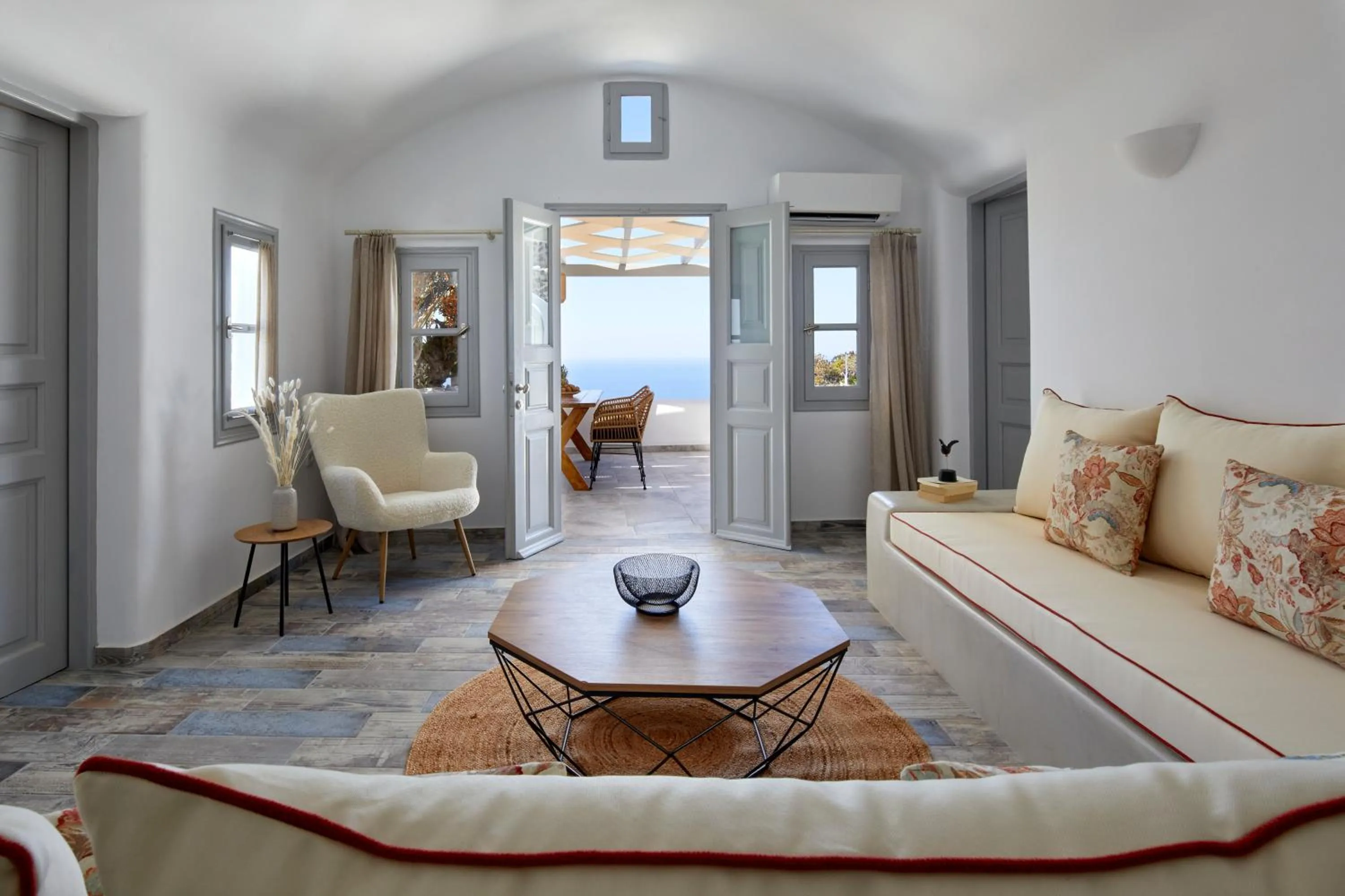 Living room in El Verano Suites