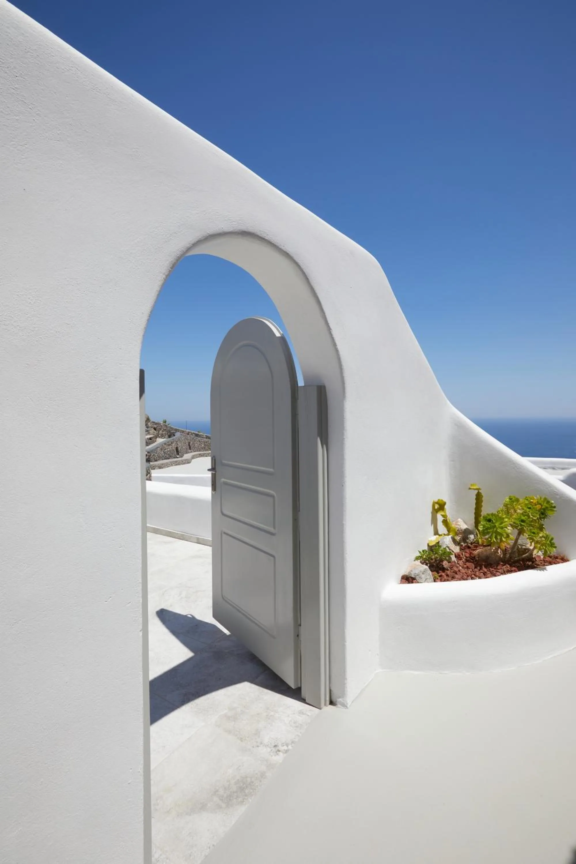 Facade/entrance in El Verano Suites