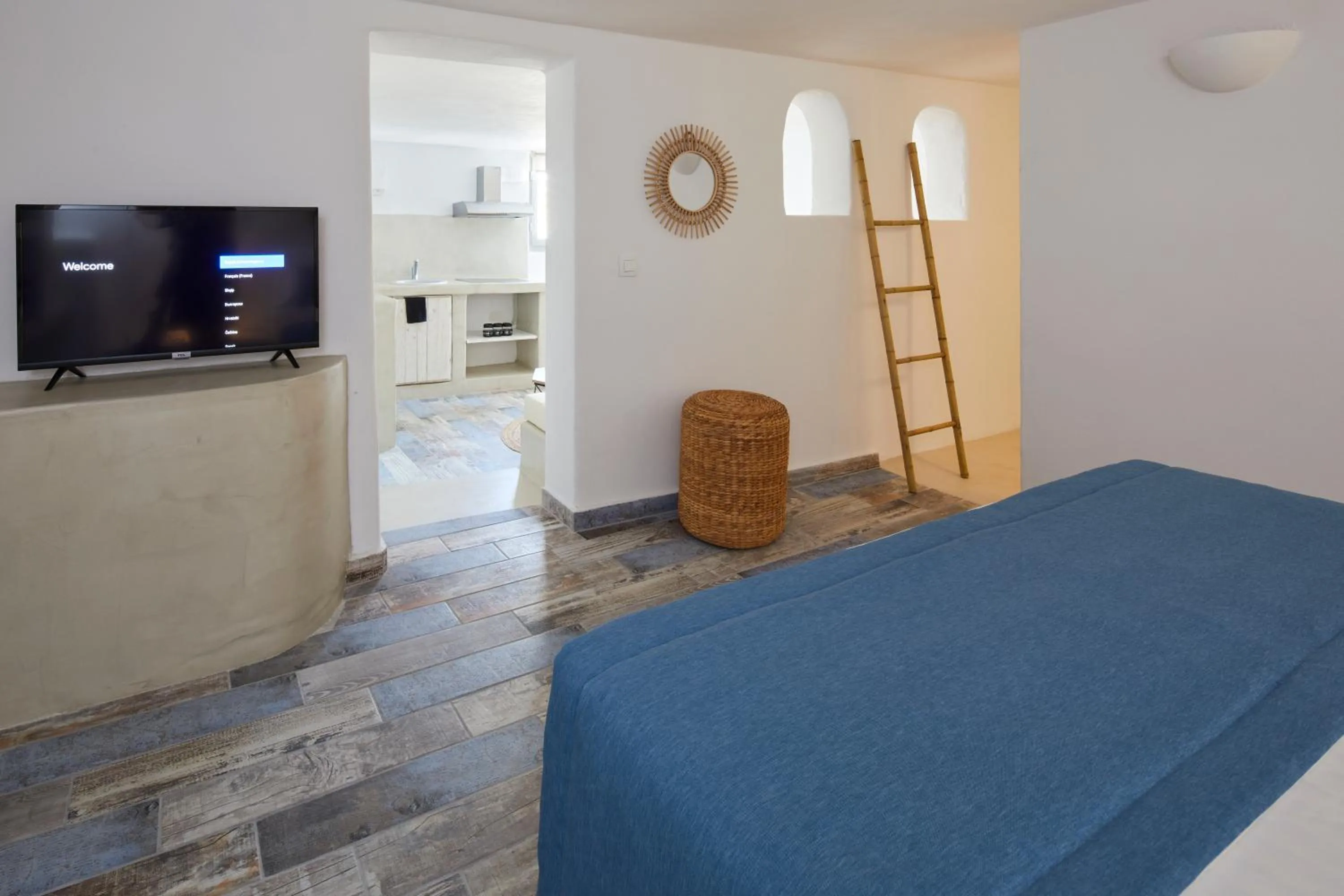 TV and multimedia, Bed in El Verano Suites