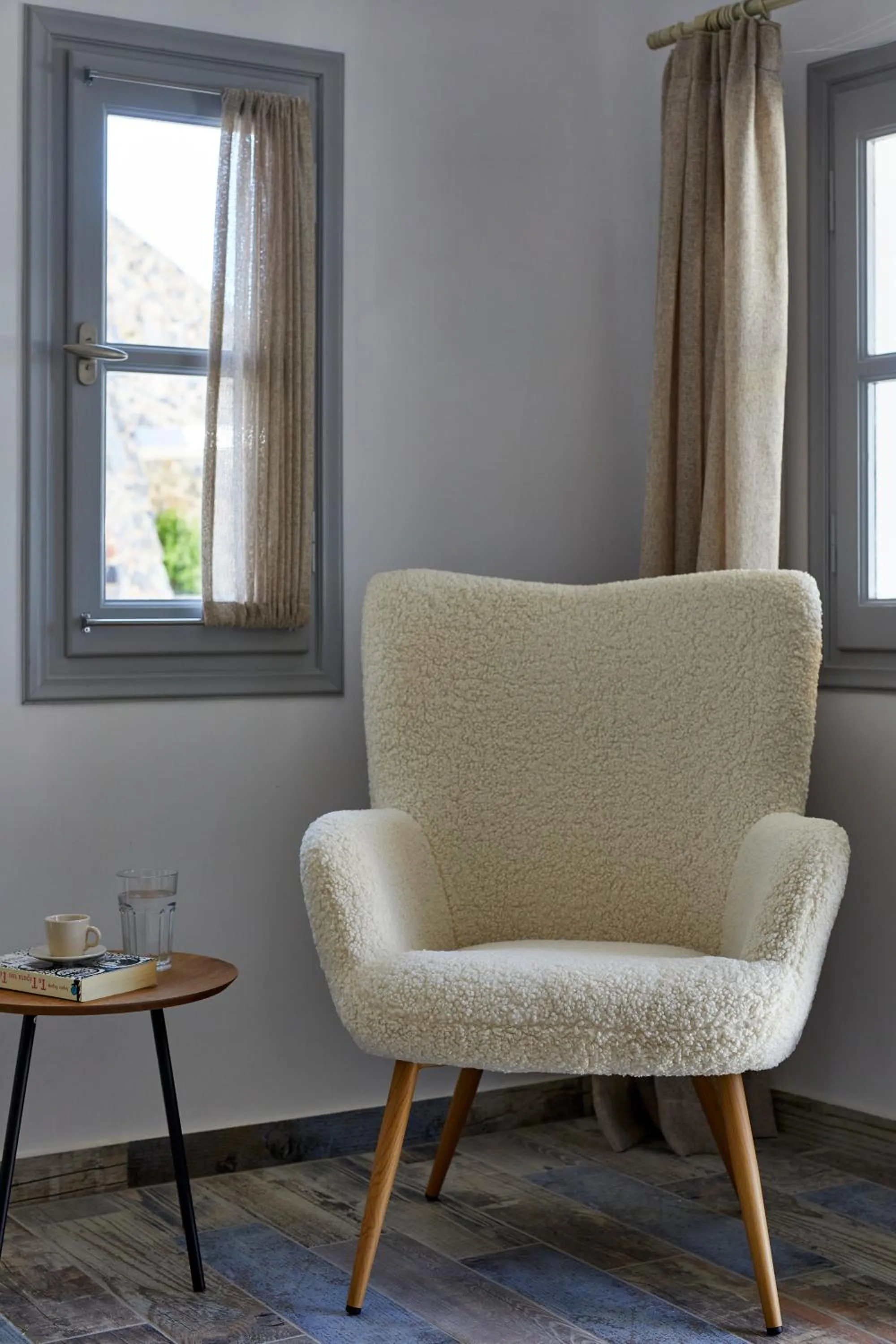 Decorative detail in El Verano Suites