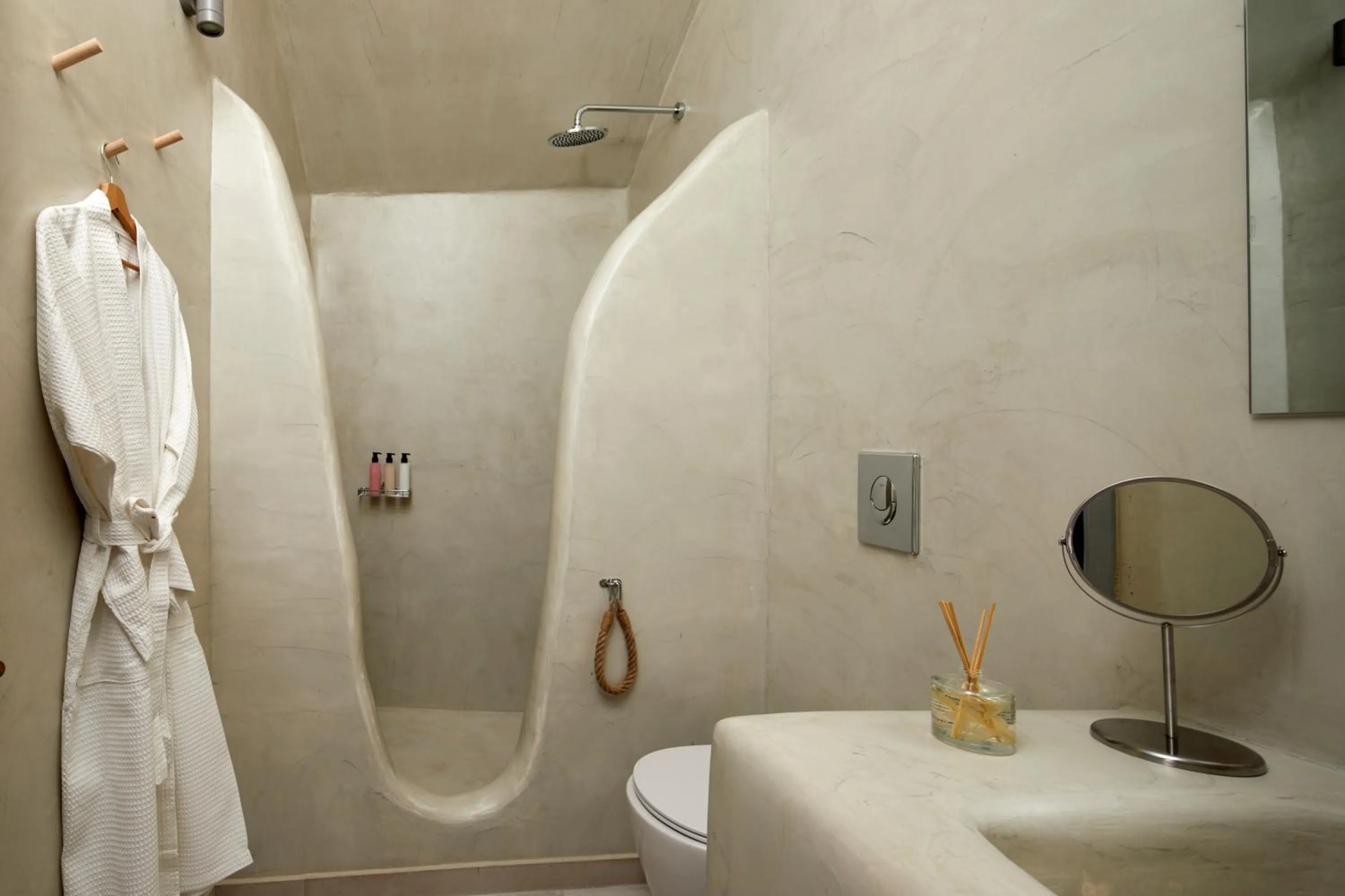 Shower in El Verano Suites